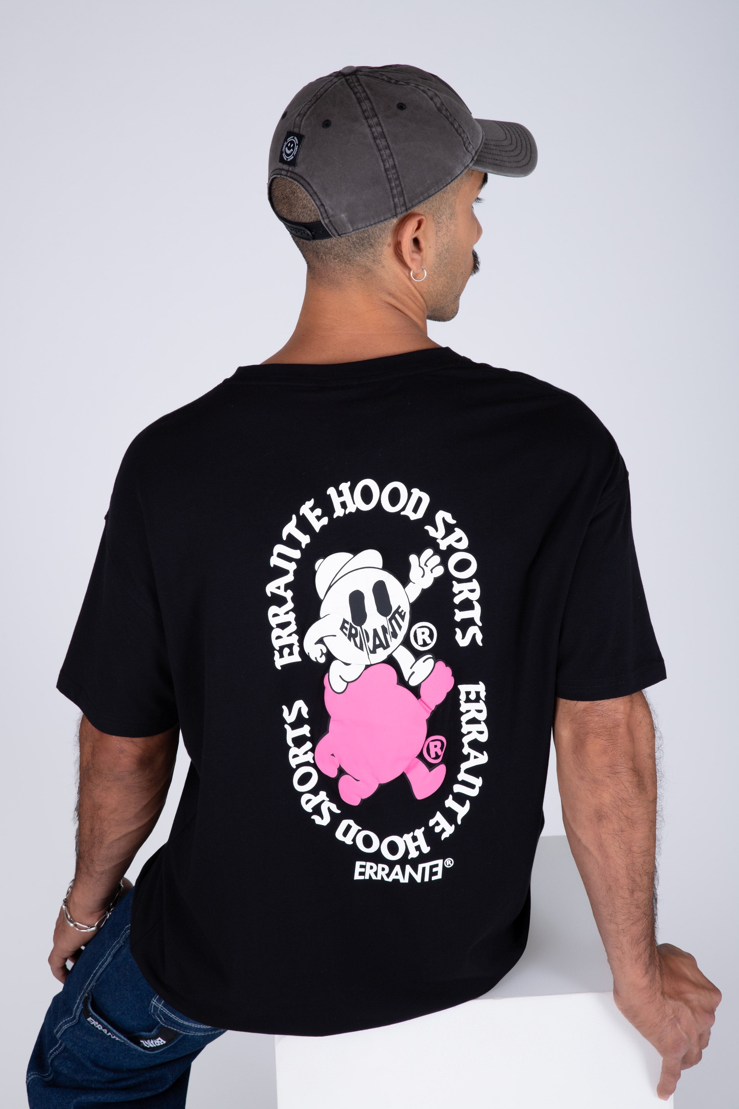 Polera Manga Corta Arch Negro ERRANTE