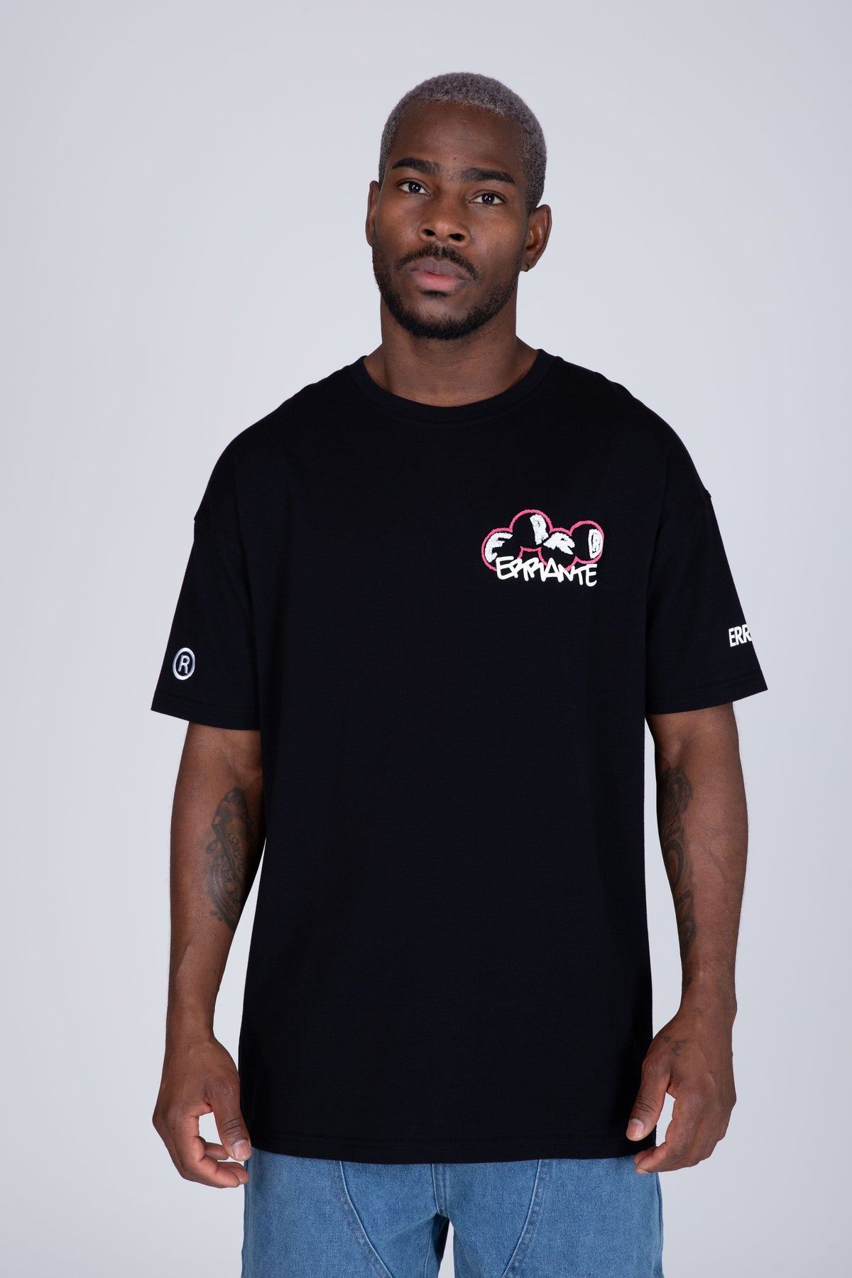 Polera Manga Corta Play Negro ERRANTE