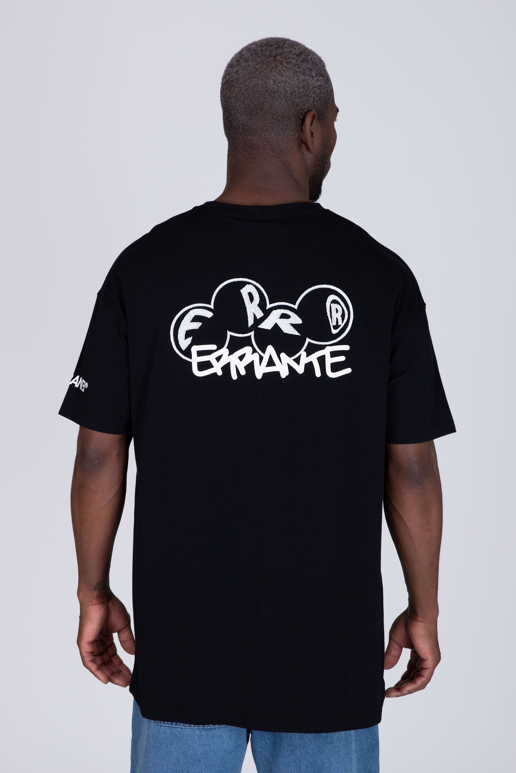Polera Manga Corta Play Negro ERRANTE