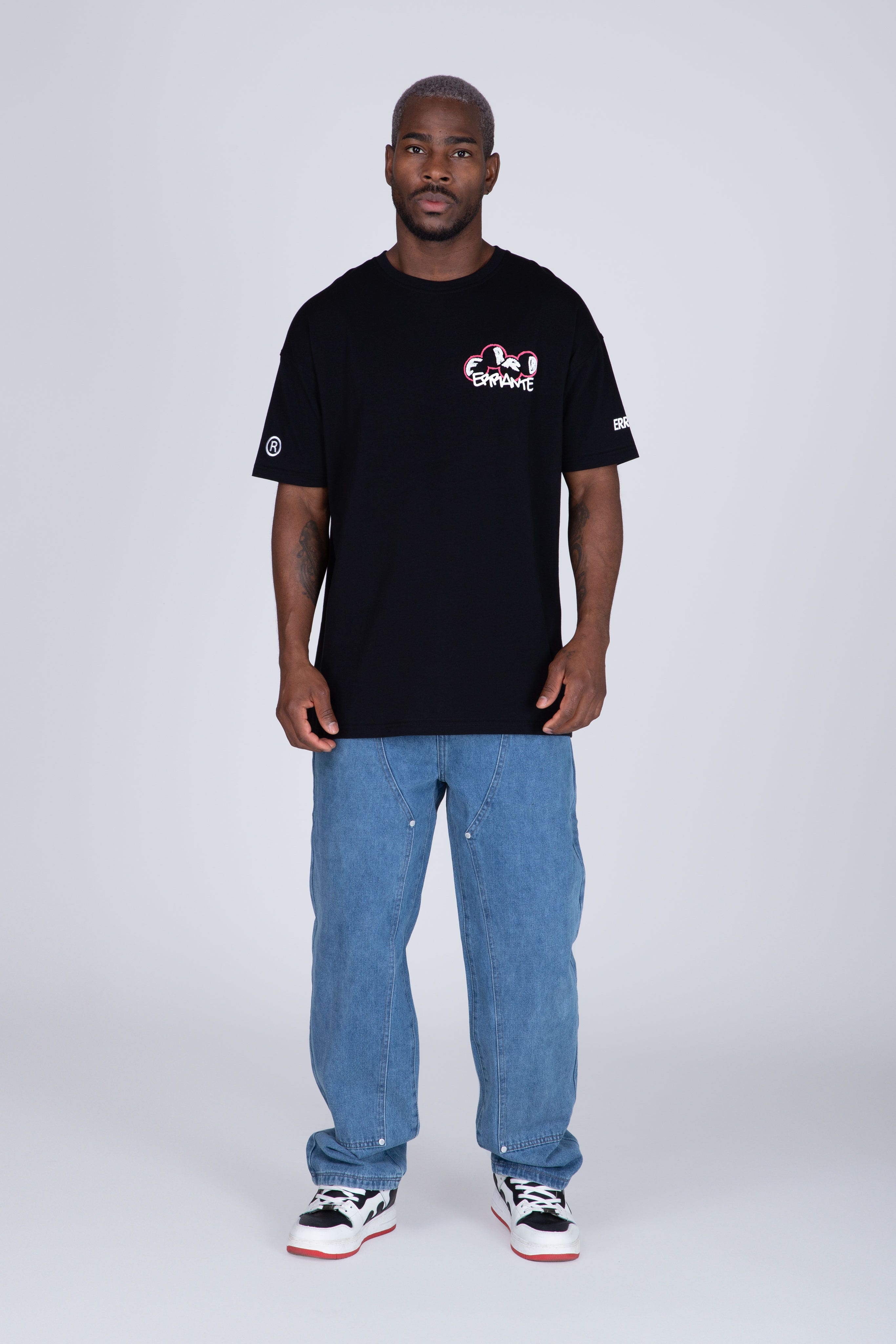 Polera Manga Corta Play Negro ERRANTE