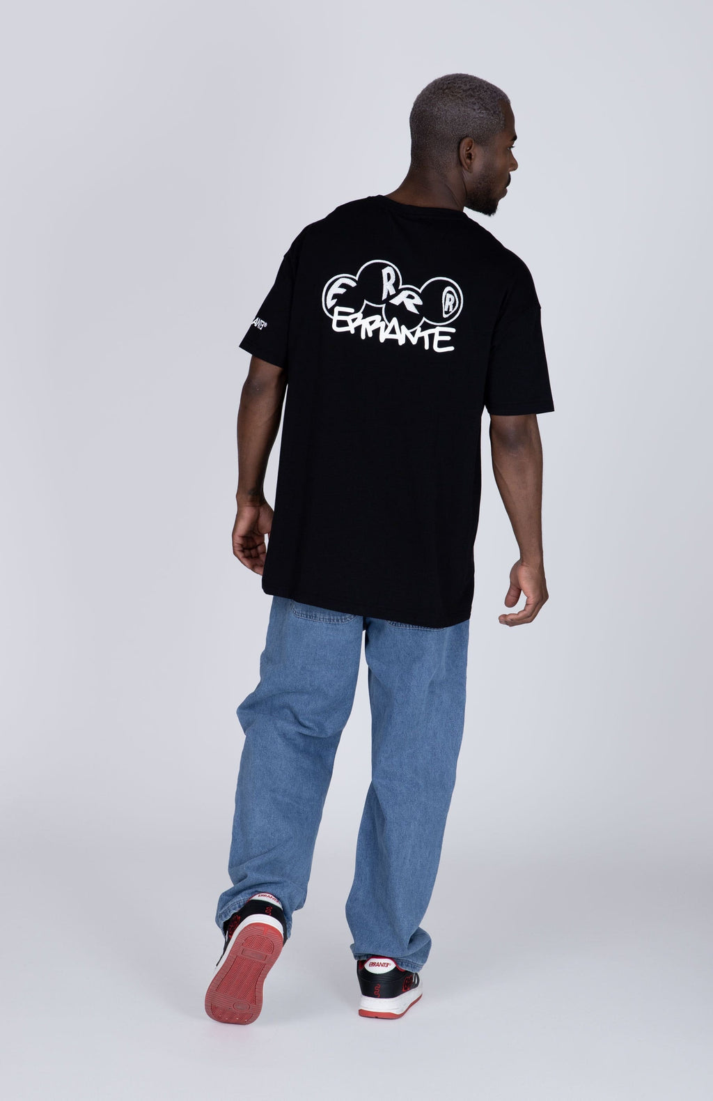 Polera Manga Corta Play Negro ERRANTE