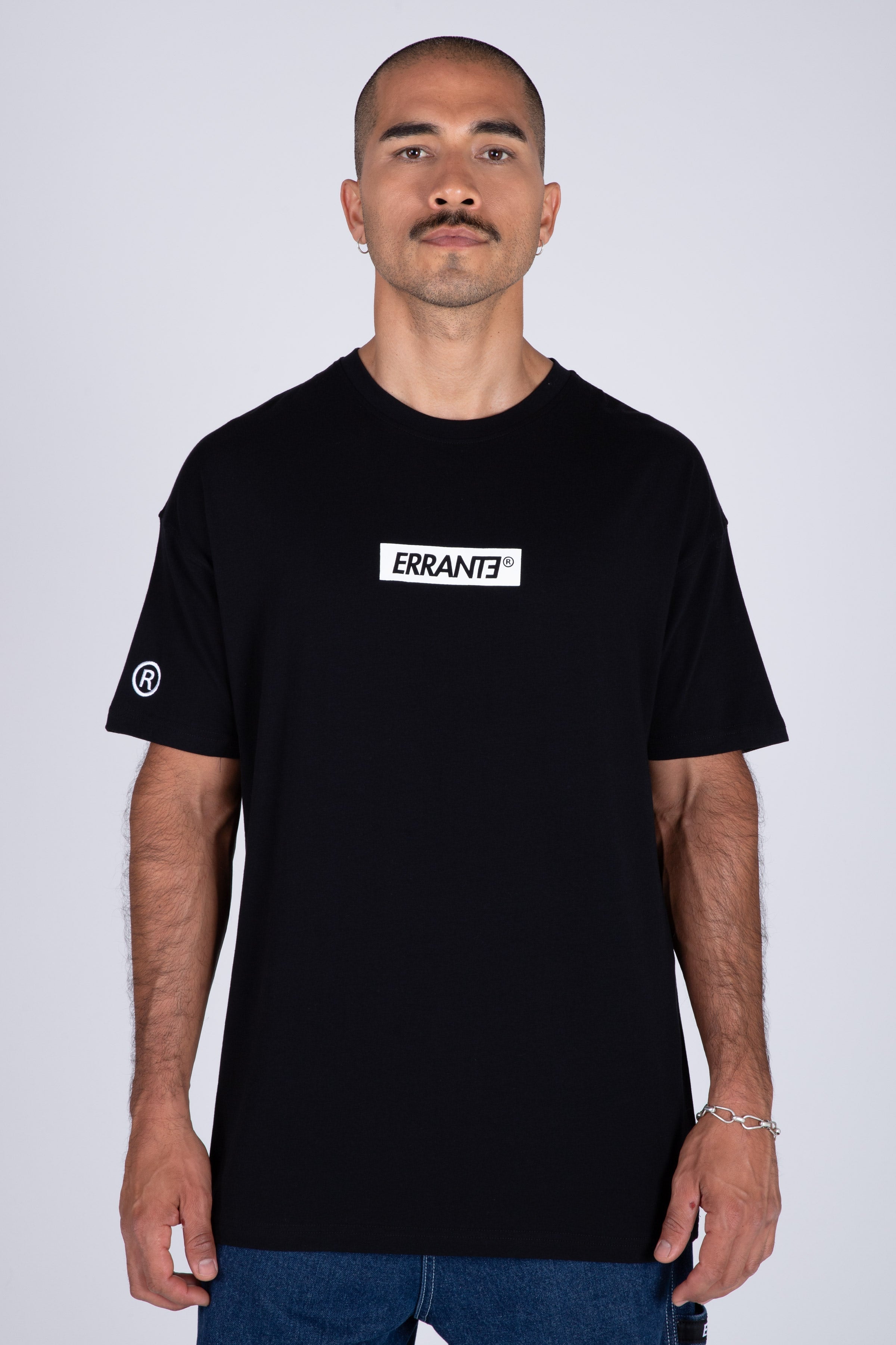 Polera Manga Corta Apuesta Alto Negro ERRANTE