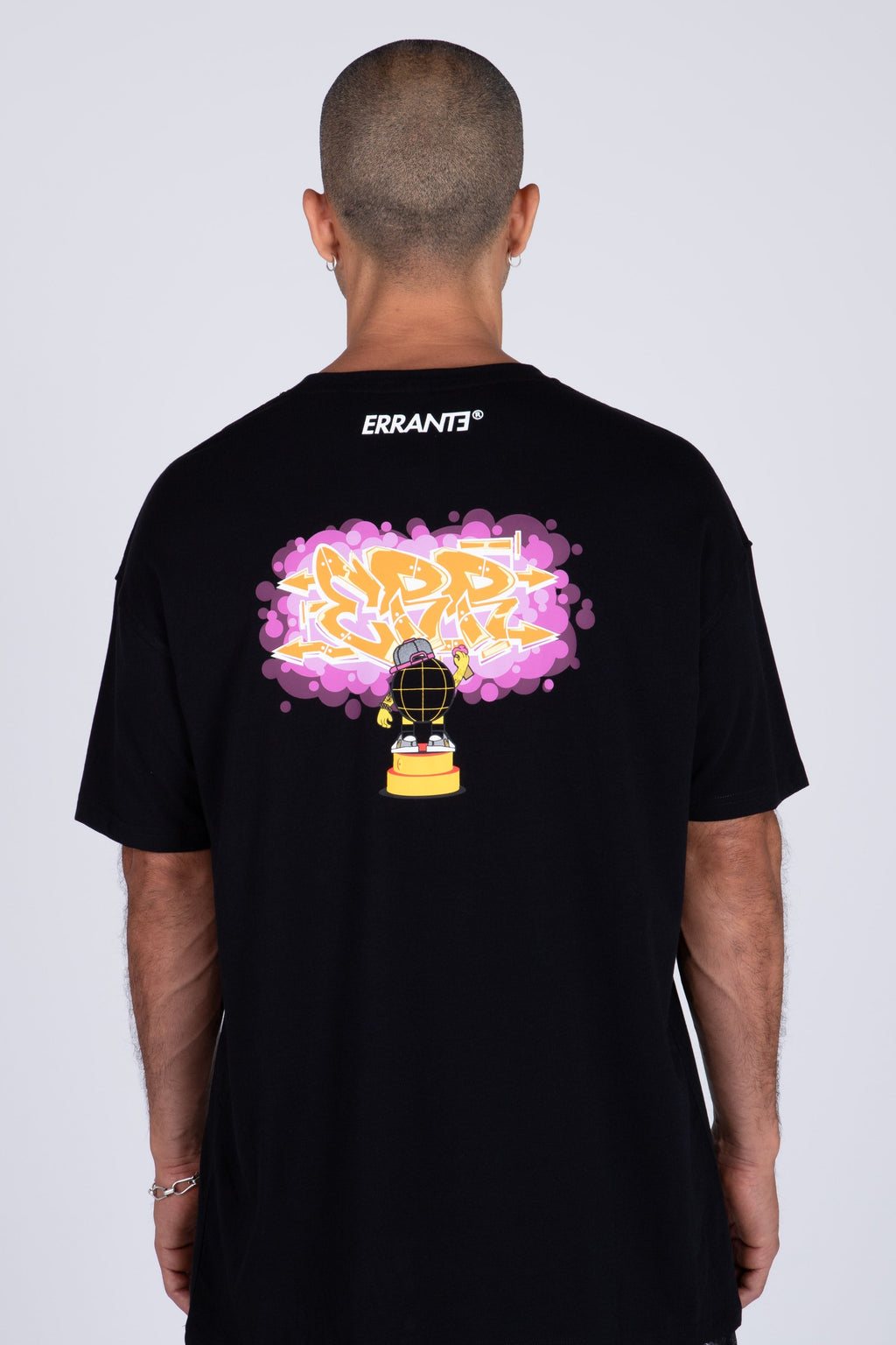 Polera Manga Corta Street Art Negro ERRANTE