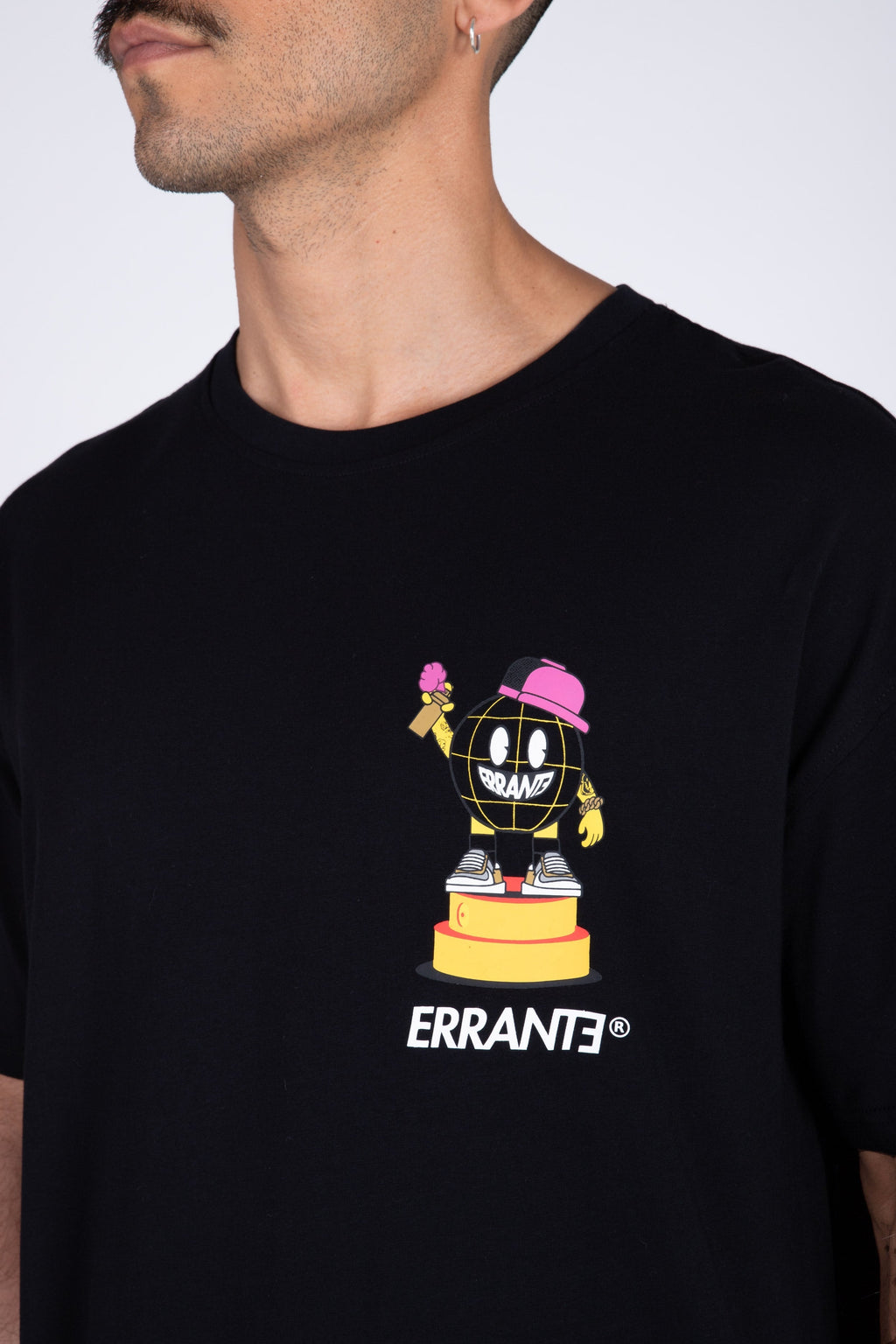 Polera Manga Corta Street Art Negro ERRANTE