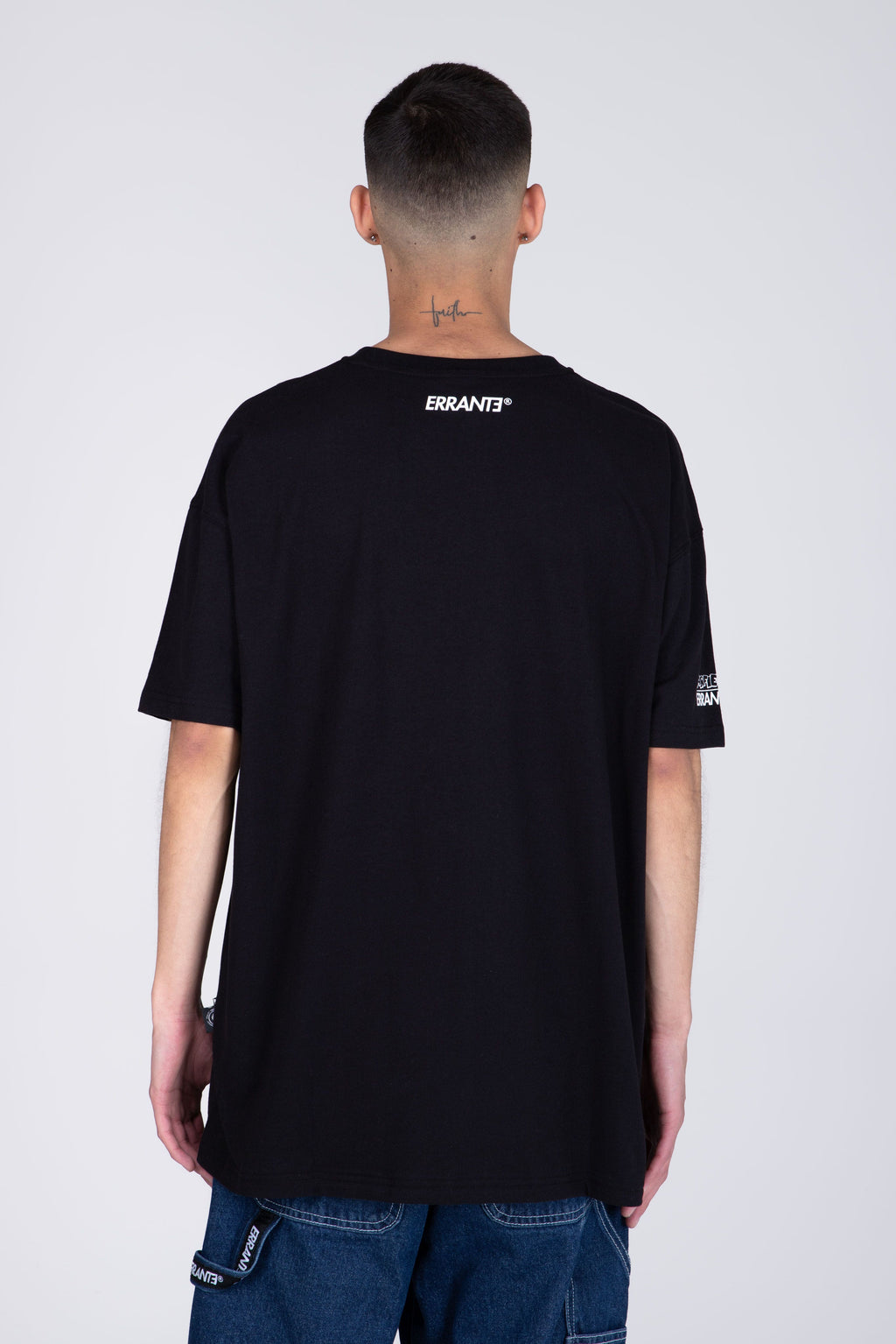 Polera Manga Corta Garfield Boxywaii Negro ERRANTE