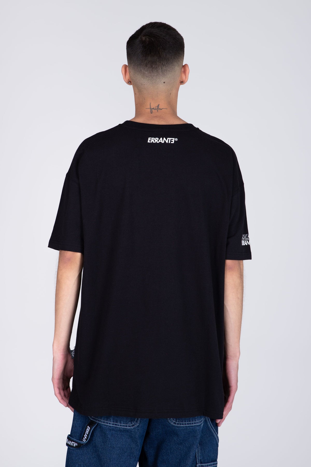 Polera Manga Corta Garfield Boxywaii Negro ERRANTE