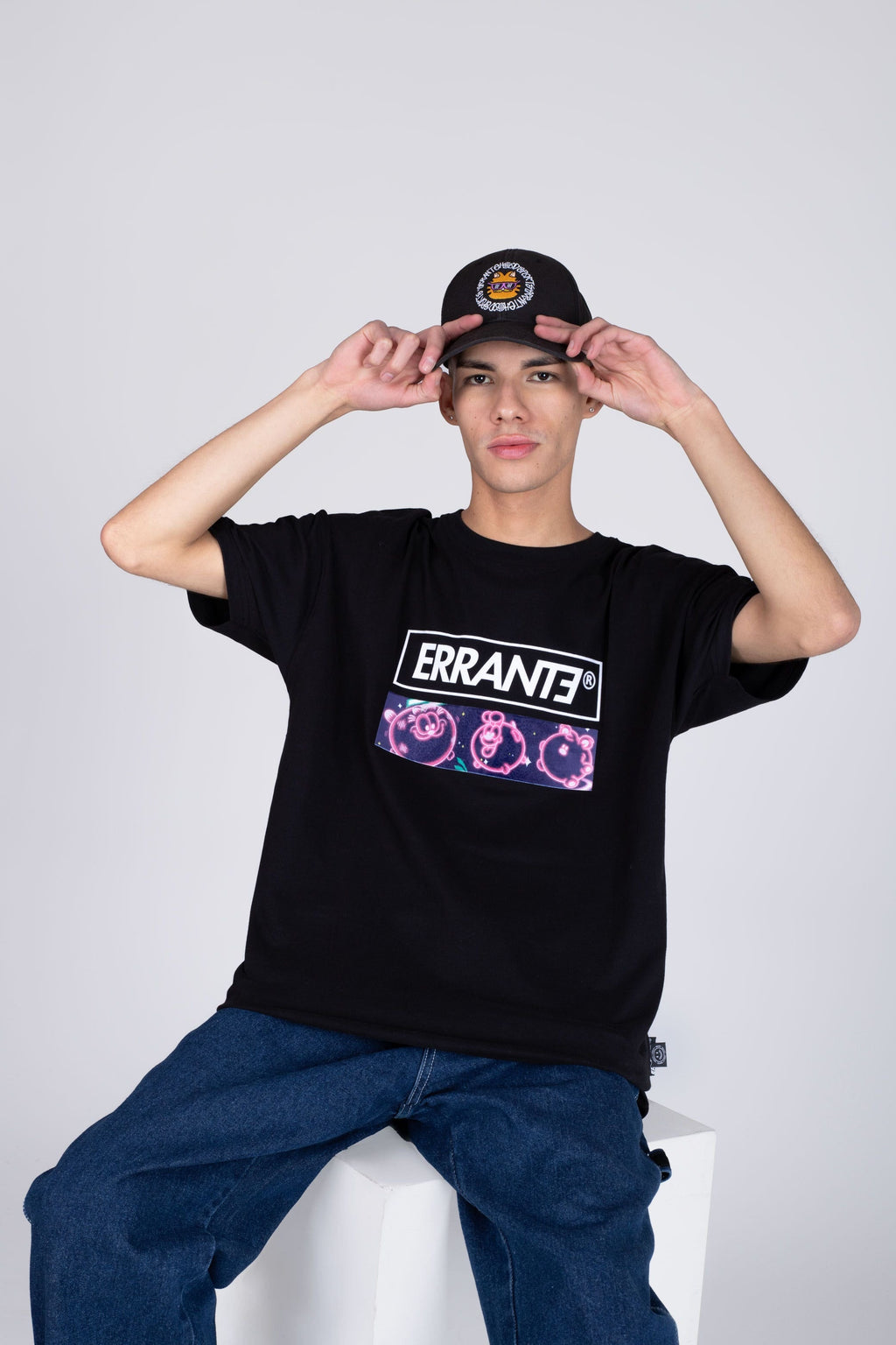 Polera Manga Corta Garfield Boxywaii Negro ERRANTE