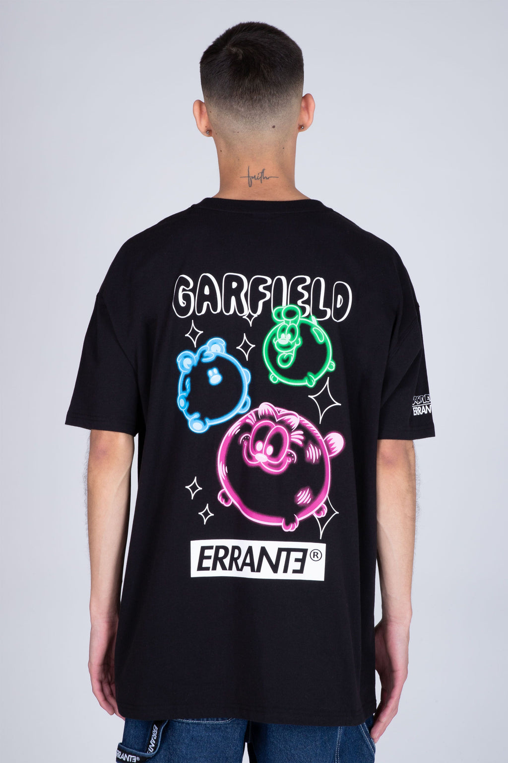 Polera Manga Corta Garfield Shadows Negro ERRANTE