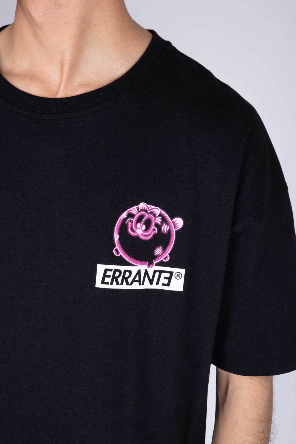 Polera Manga Corta Garfield Shadows Negro ERRANTE