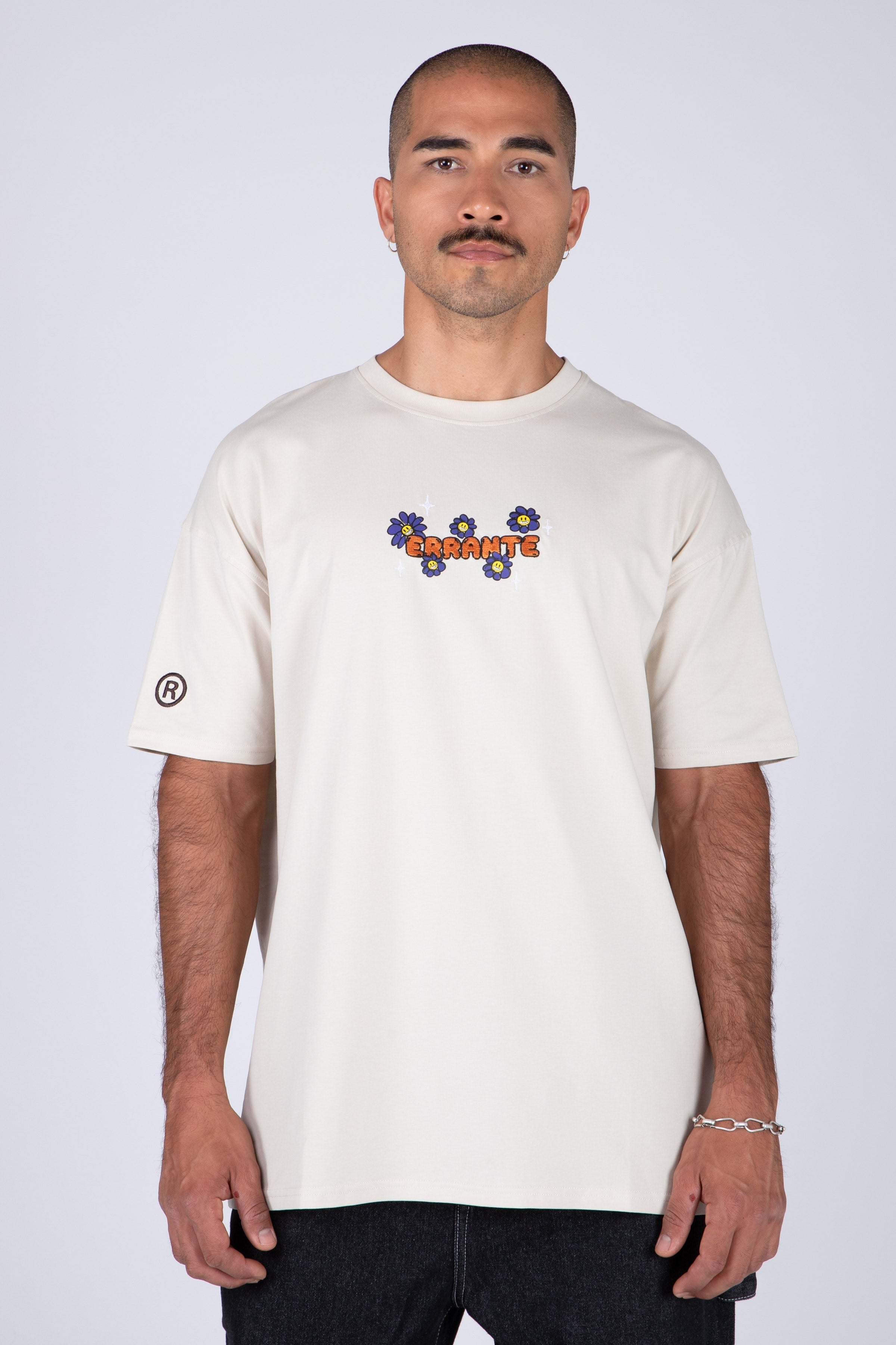 Polera Manga Corta Sneakerpot Beige ERRANTE