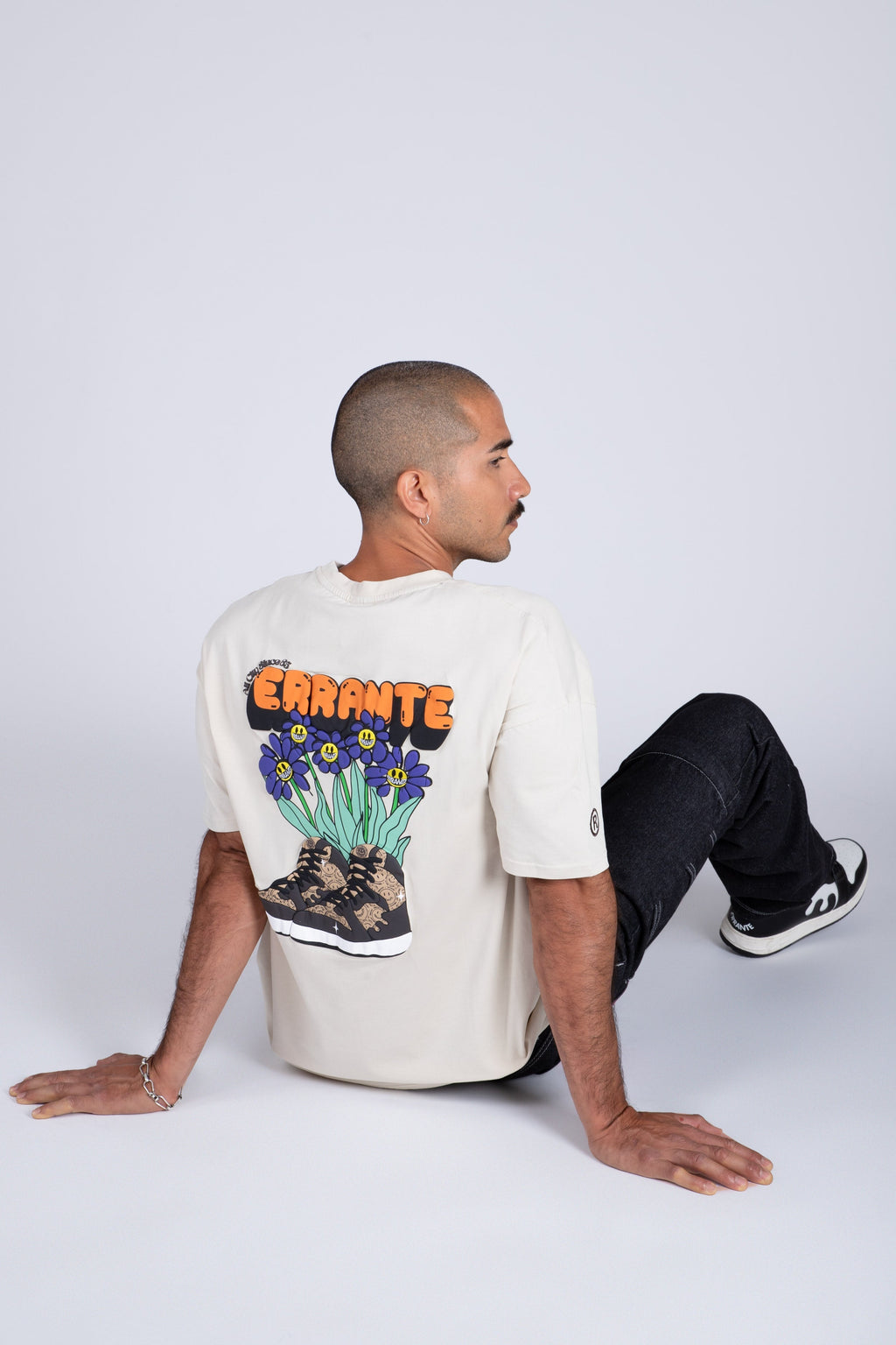 Polera Manga Corta Sneakerpot Beige ERRANTE