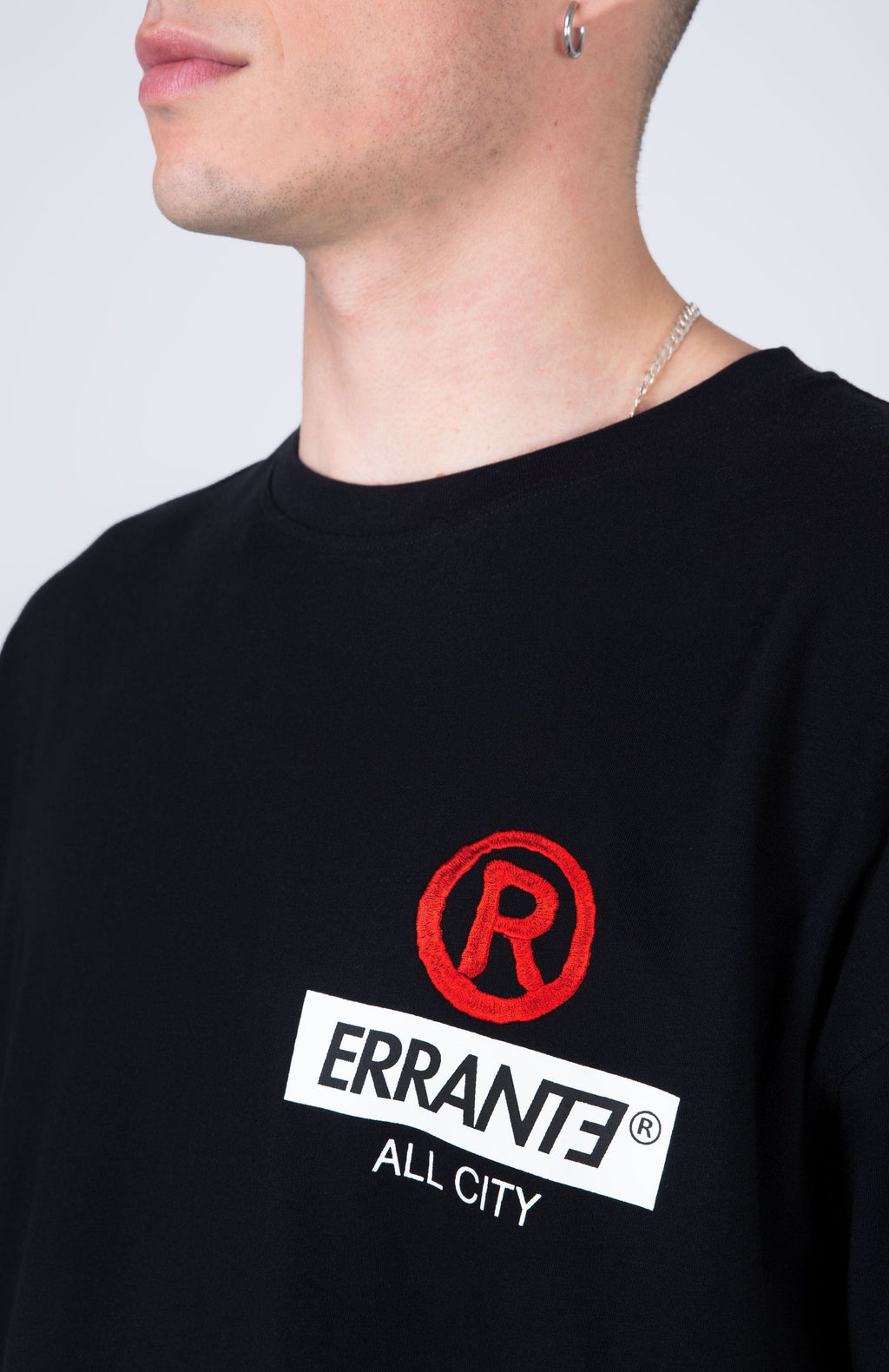 Polera Manga Corta Crosslife Negro ERRANTE