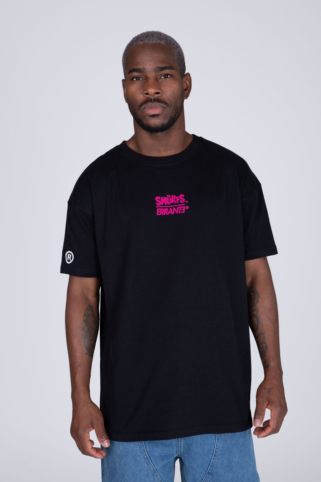 Polera Manga Corta Pitufos Smurfspray Negro ERRANTE