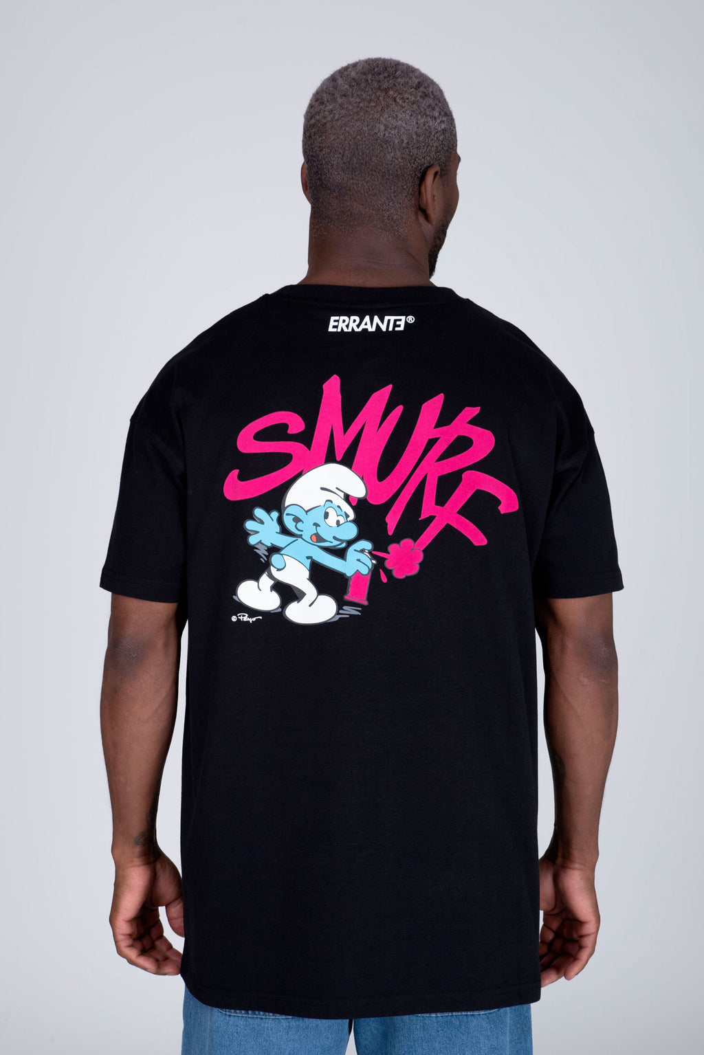 Polera Manga Corta Pitufos Smurfspray Negro ERRANTE