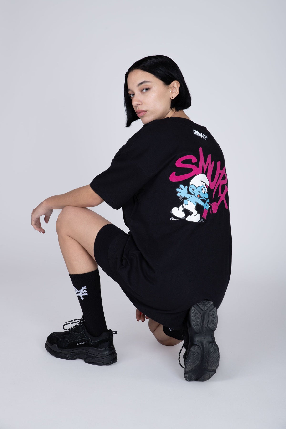 Polera Manga Corta Pitufos Smurfspray Negro ERRANTE