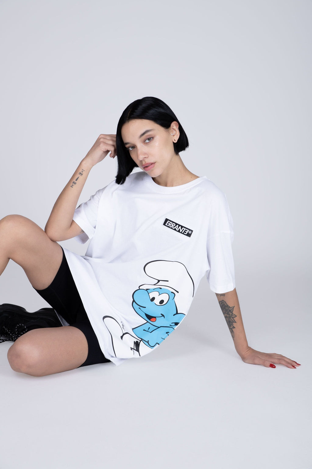 Polera Manga Corta Pitufos Peeking Blanco ERRANTE