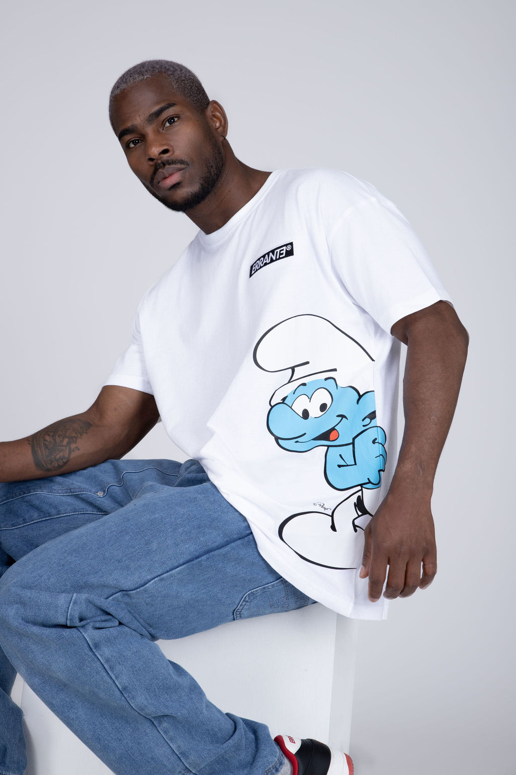 Polera Manga Corta Pitufos Peeking Blanco ERRANTE