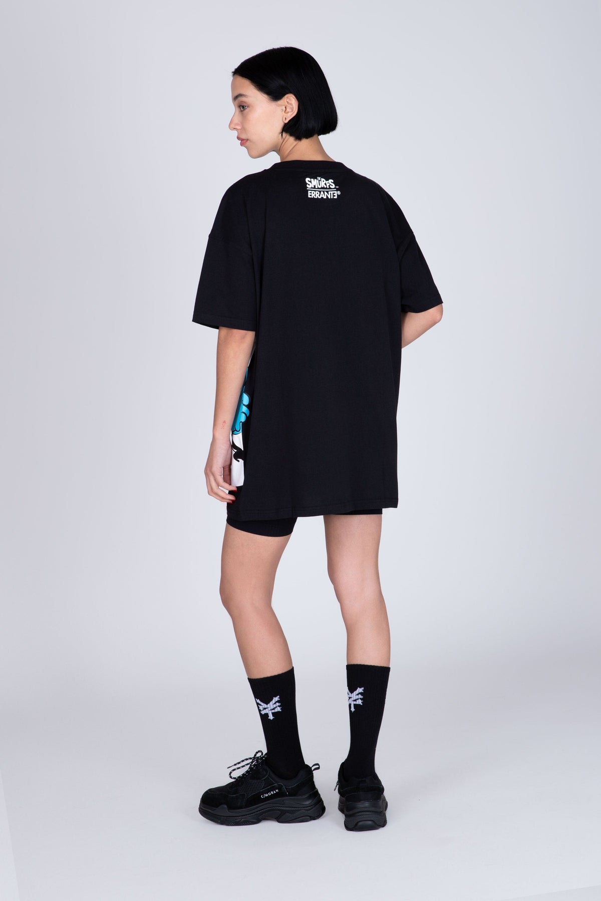 Polera Manga Corta Pitufos Peeking Negro ERRANTE