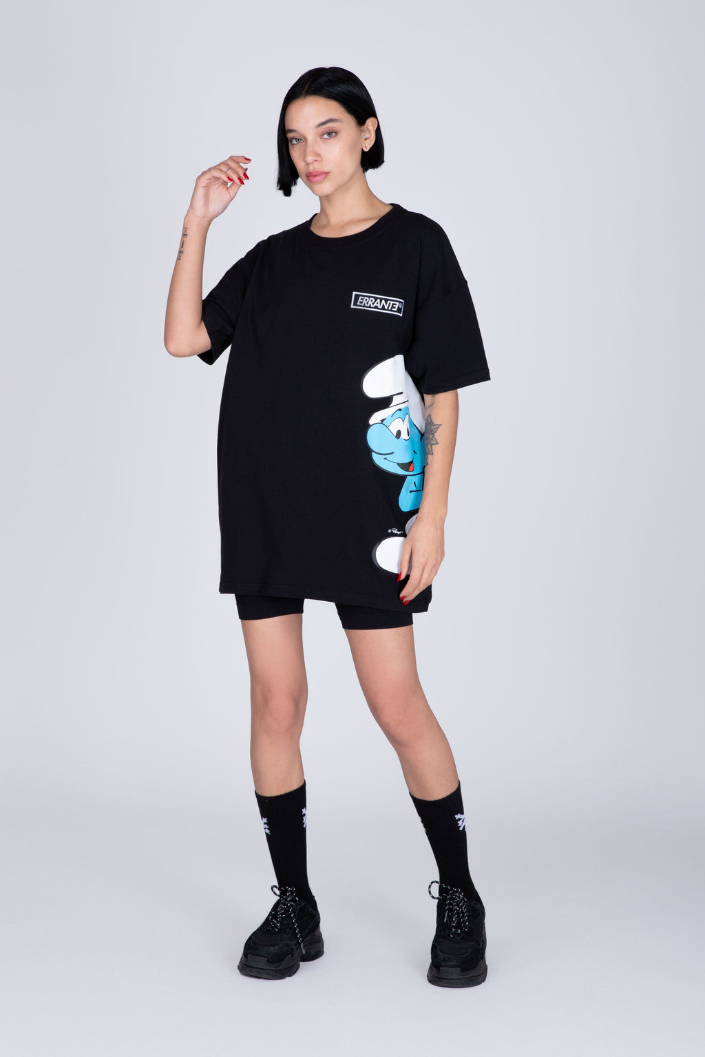 Polera Manga Corta Pitufos Peeking Negro ERRANTE
