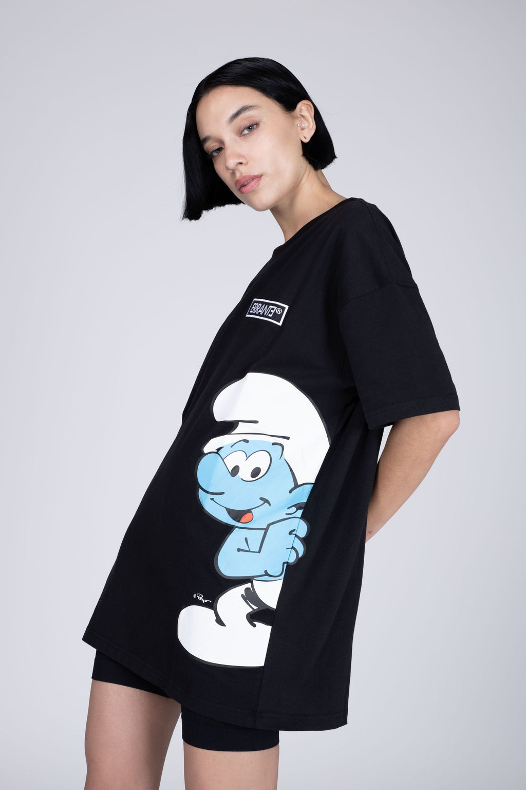 Polera Manga Corta Pitufos Peeking Negro ERRANTE