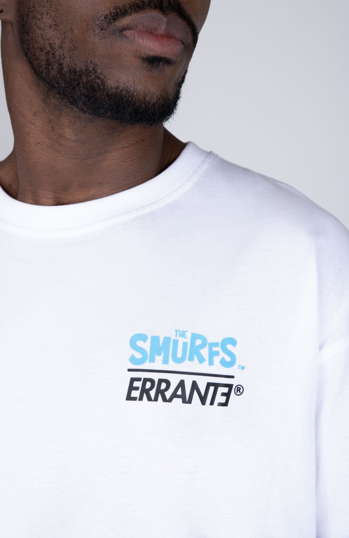 Polera Manga Corta Pitufos Sketch Blanco ERRANTE