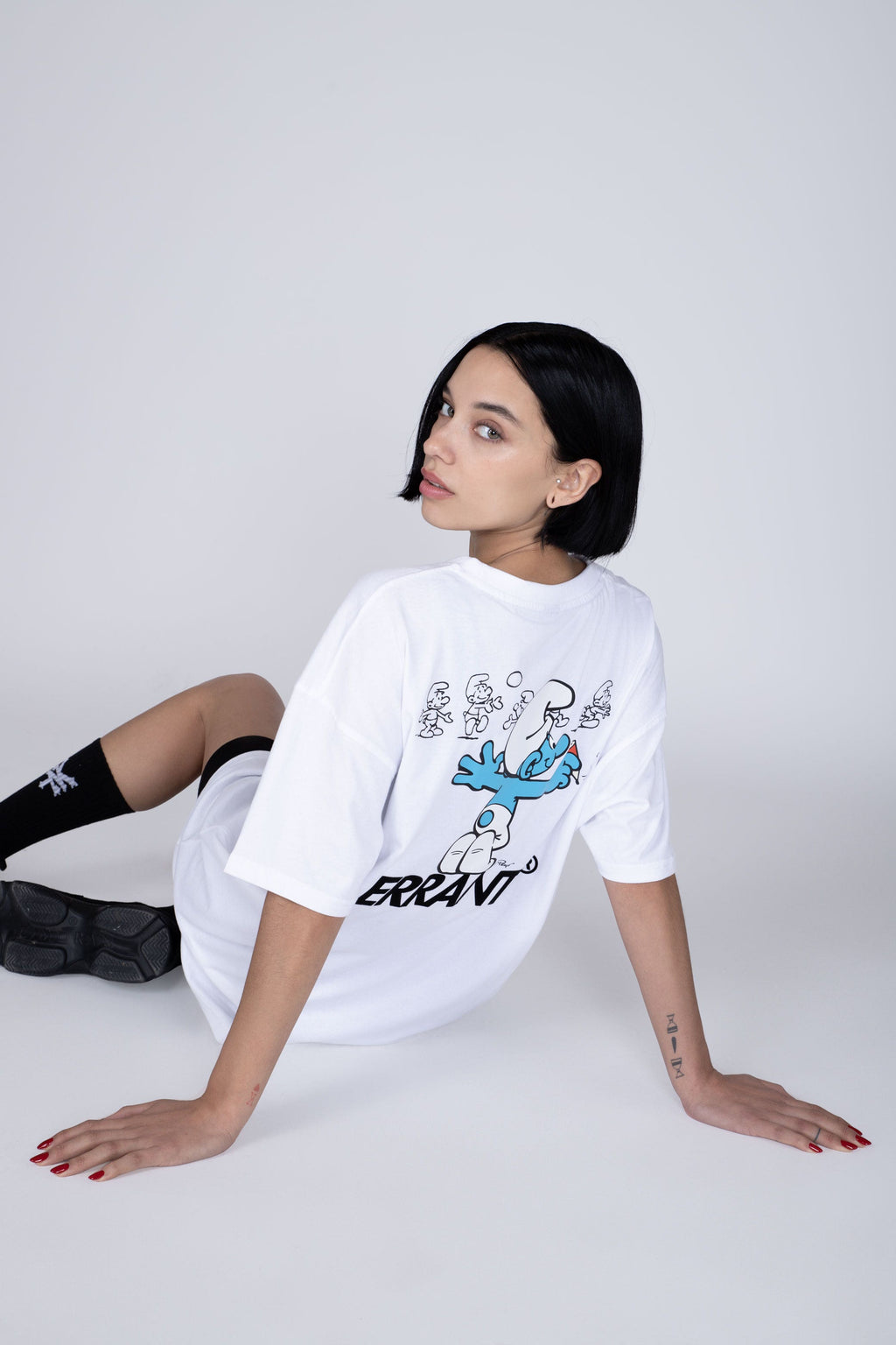 Polera Manga Corta Pitufos Sketch Blanco ERRANTE