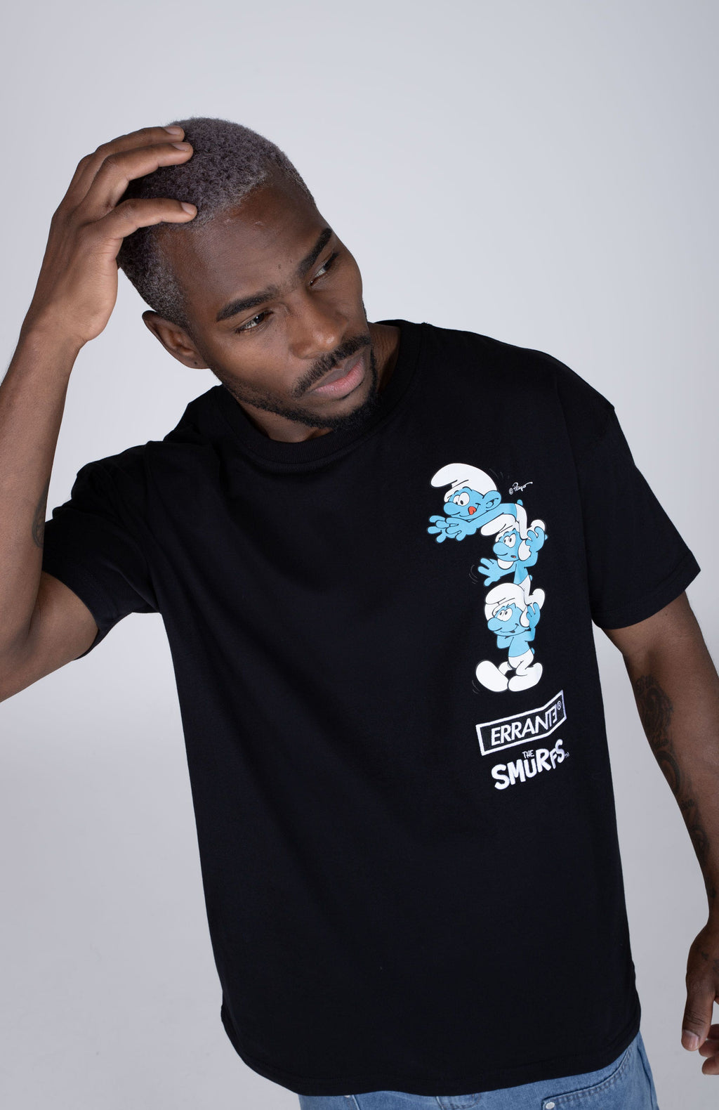 Polera Manga Corta Pitufos Smurftower Negro ERRANTE