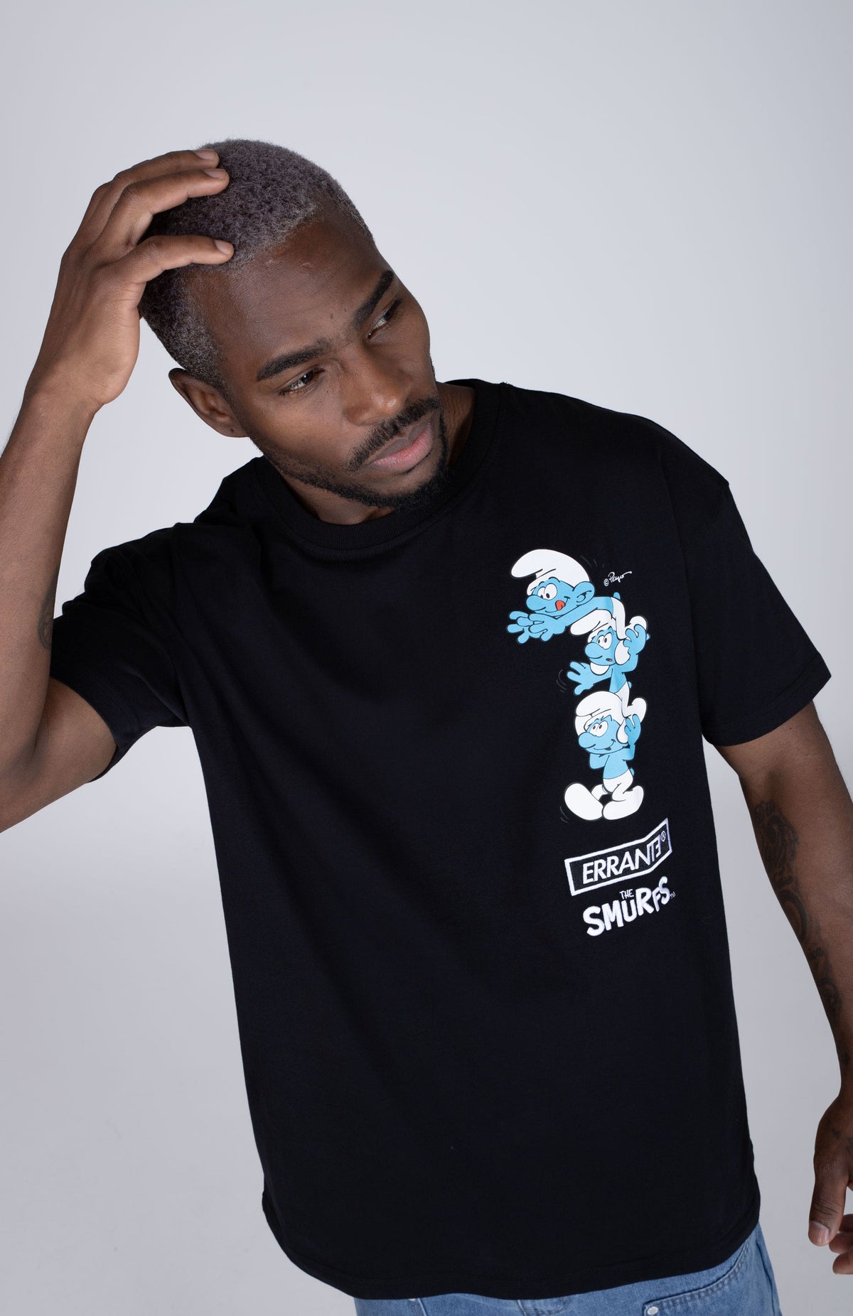 Polera Manga Corta Pitufos Smurftower Negro ERRANTE