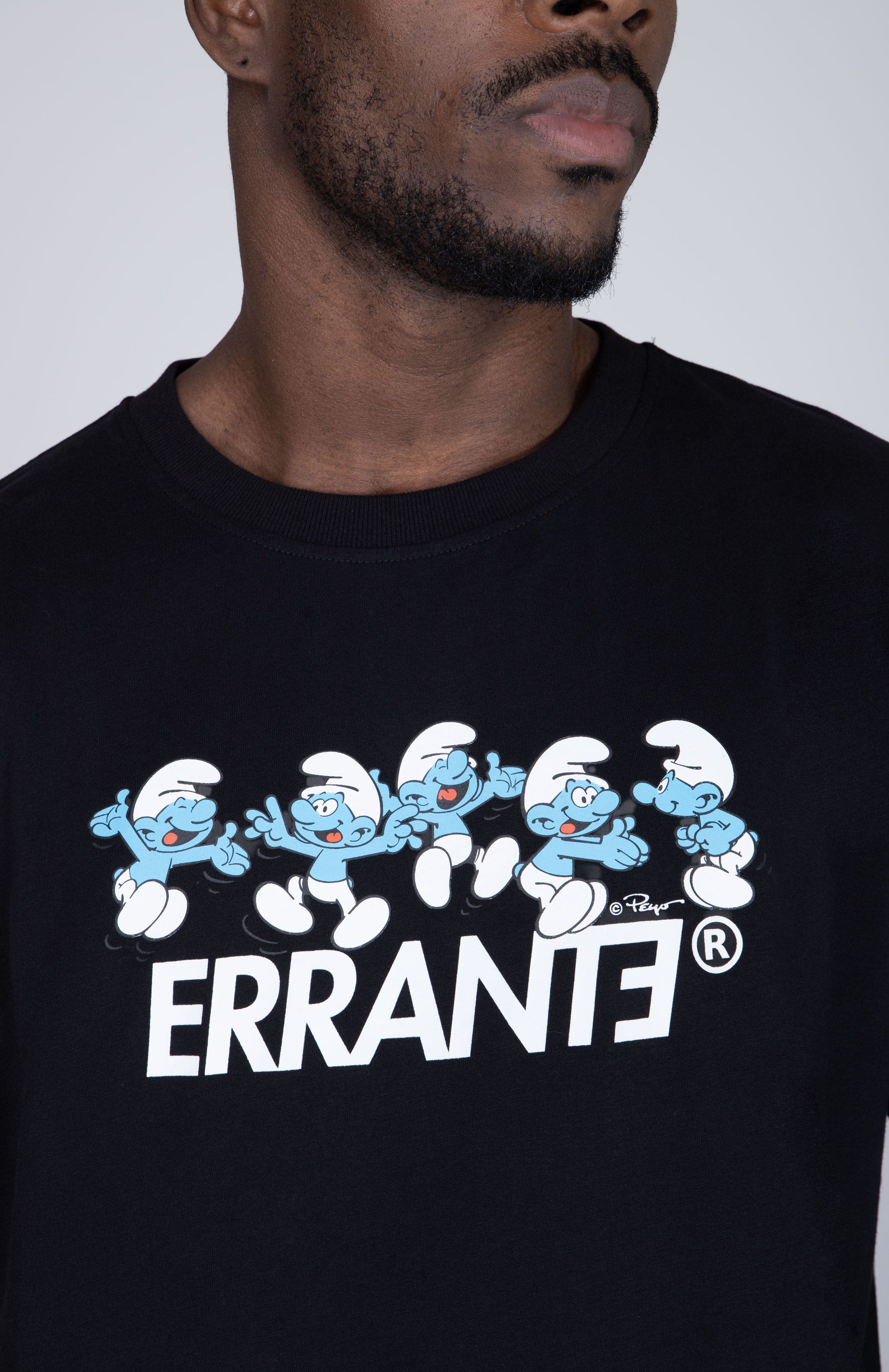 Polera Manga Corta Pitufos Village Negro ERRANTE