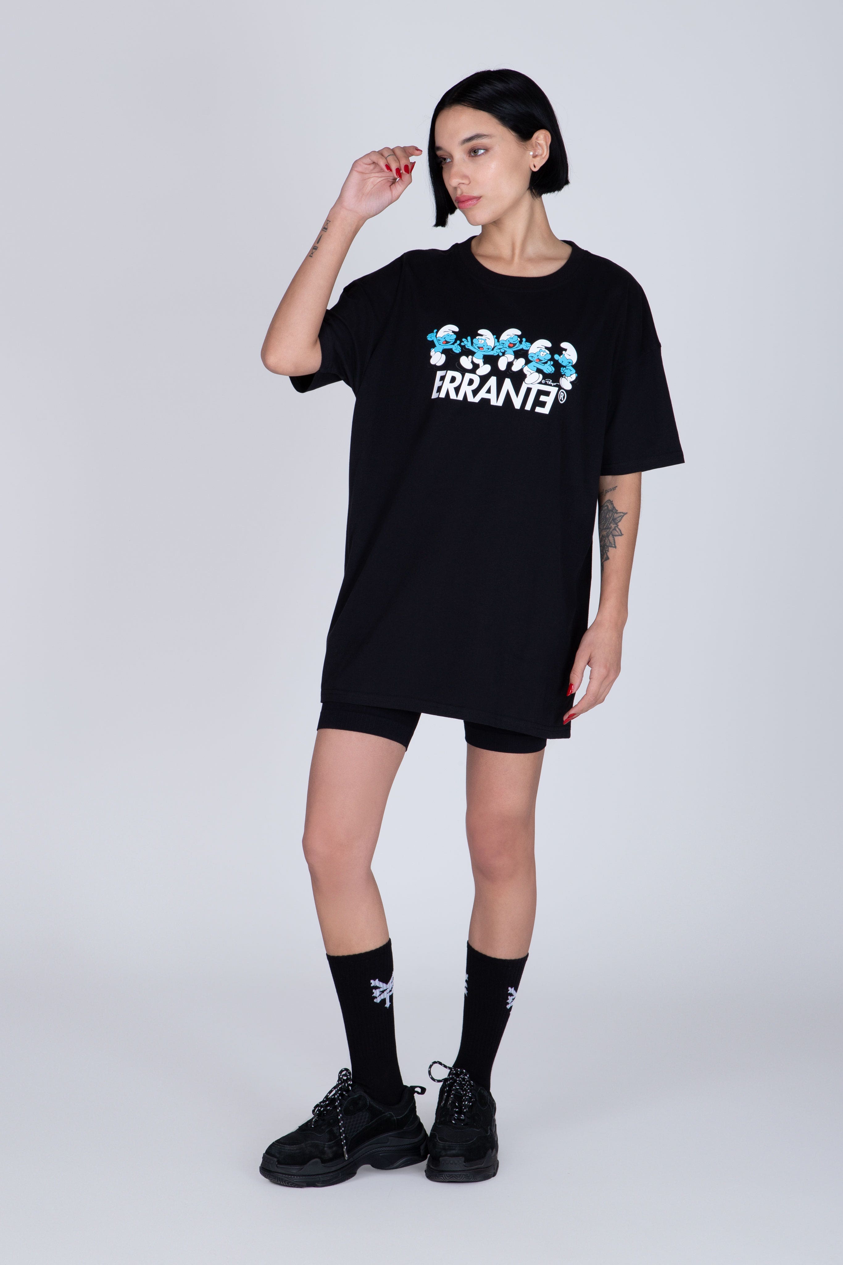 Polera Manga Corta Pitufos Village Negro ERRANTE