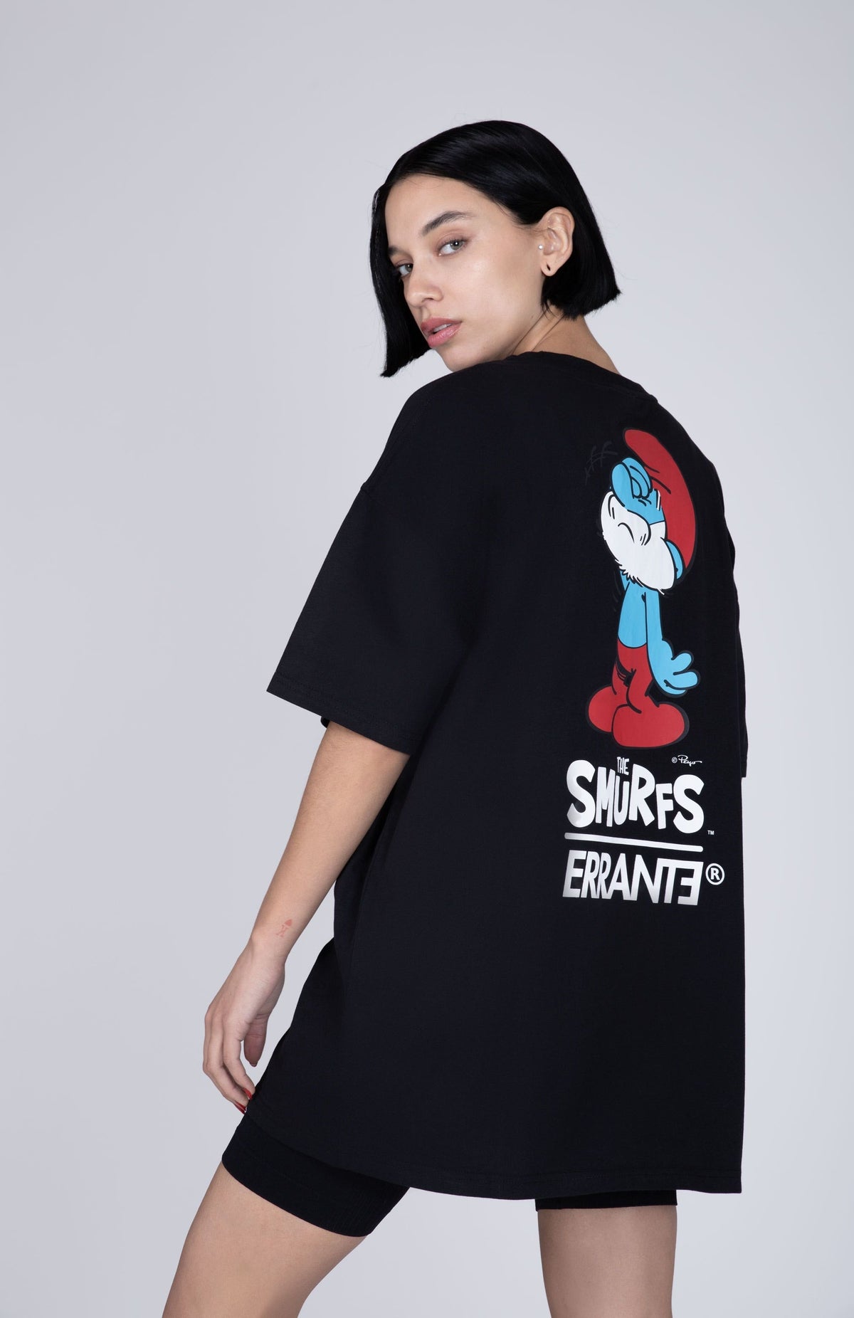 Polera Manga Corta Pitufos Papasmurf Negro ERRANTE