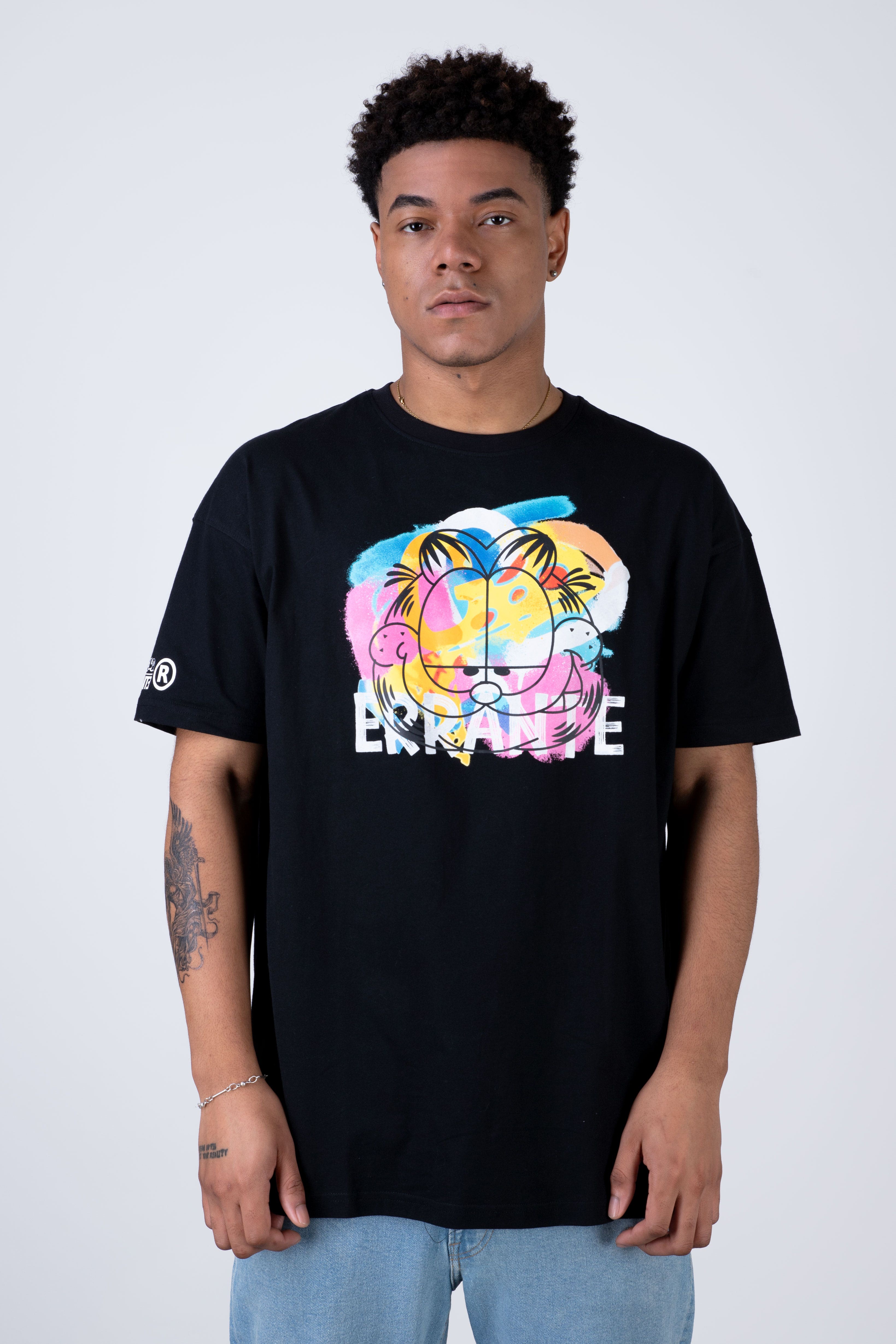 Polera Manga Corta Garfield Rainbow Negro ERRANTE