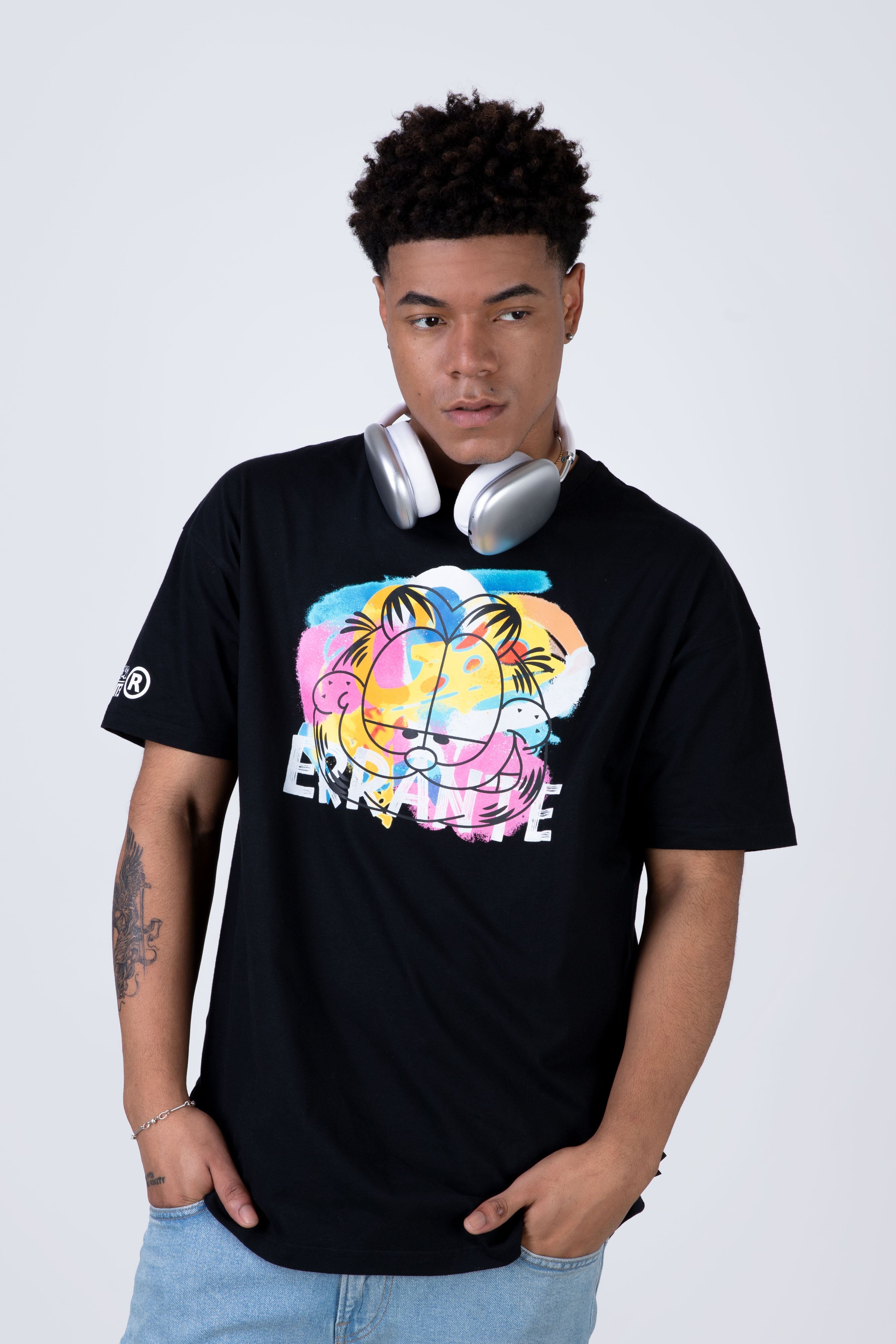 Polera Manga Corta Garfield Rainbow Negro ERRANTE