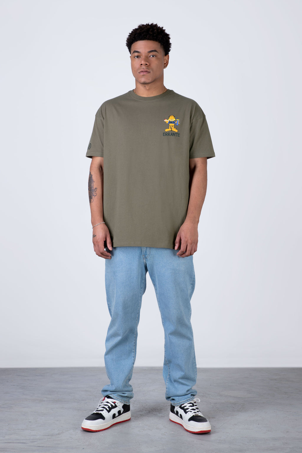 Polera Manga Corta Garfield Hungry Verde ERRANTE