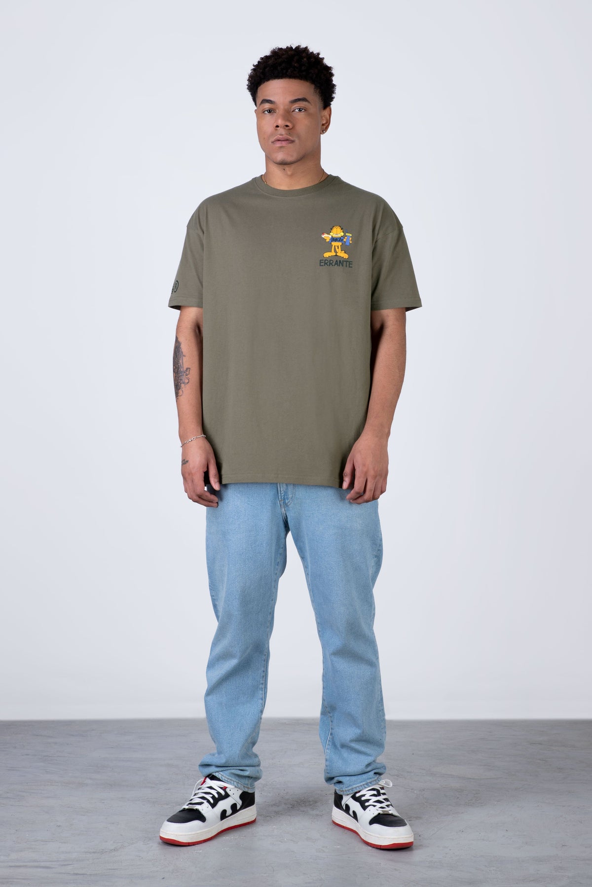 Polera Manga Corta Garfield Hungry Verde ERRANTE