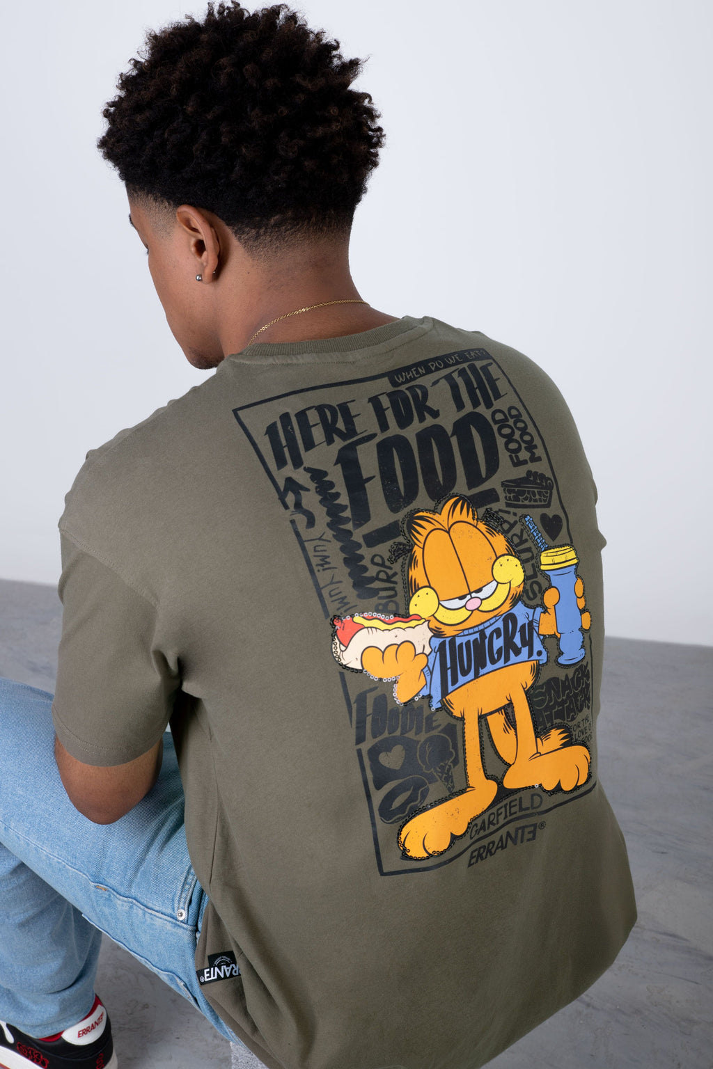 Polera Manga Corta Garfield Hungry Verde ERRANTE