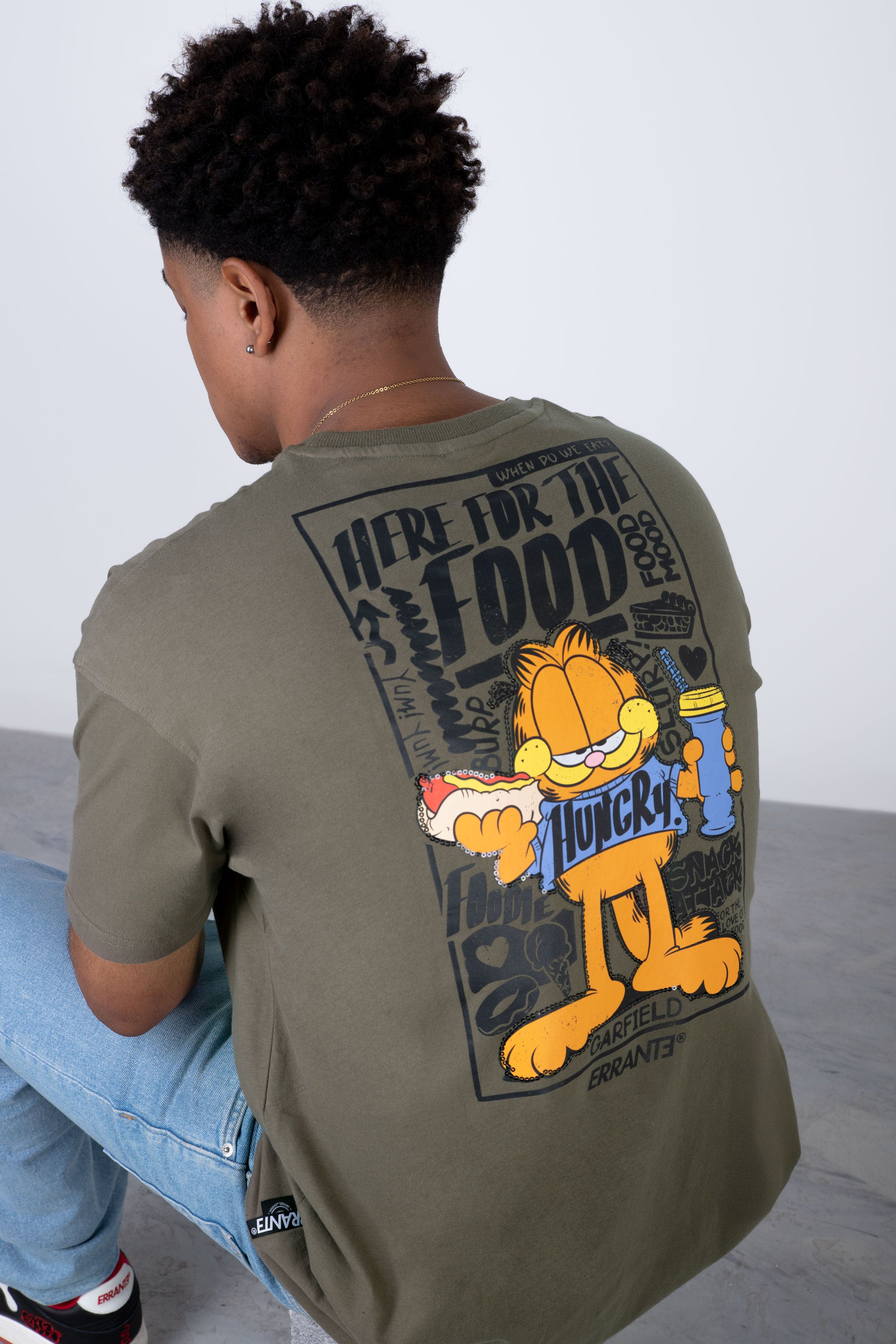 Polera Manga Corta Garfield Hungry Verde ERRANTE