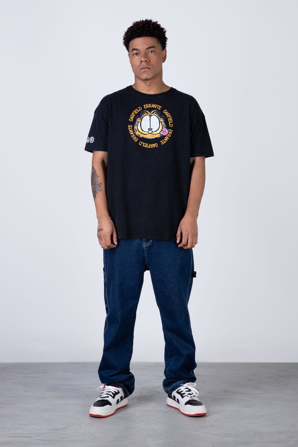 Polera Manga Corta Garfield Crayon Gris ERRANTE