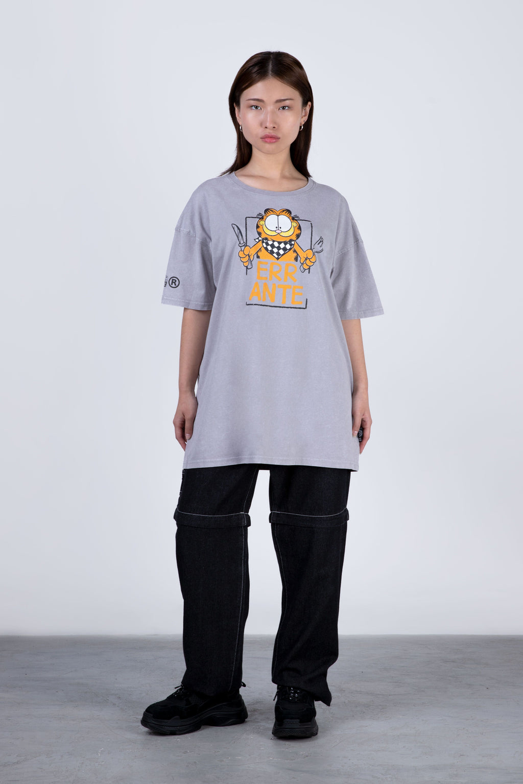 Polera Manga Corta Garfield Cutlery Gris ERRANTE
