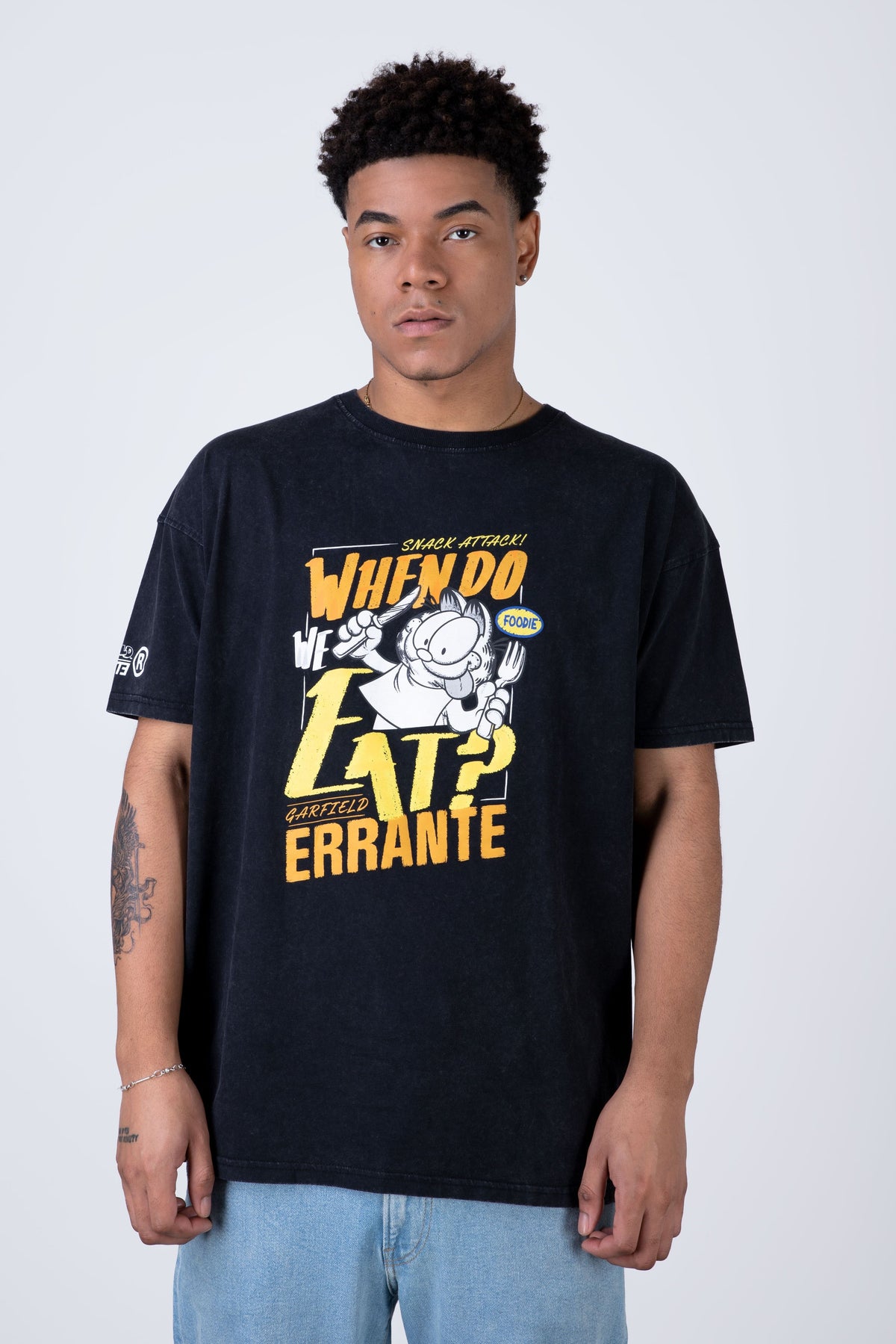 Polera Manga Corta Garfield Foodie Gris ERRANTE