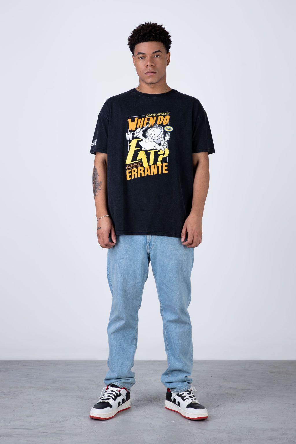 Polera Manga Corta Garfield Foodie Gris ERRANTE