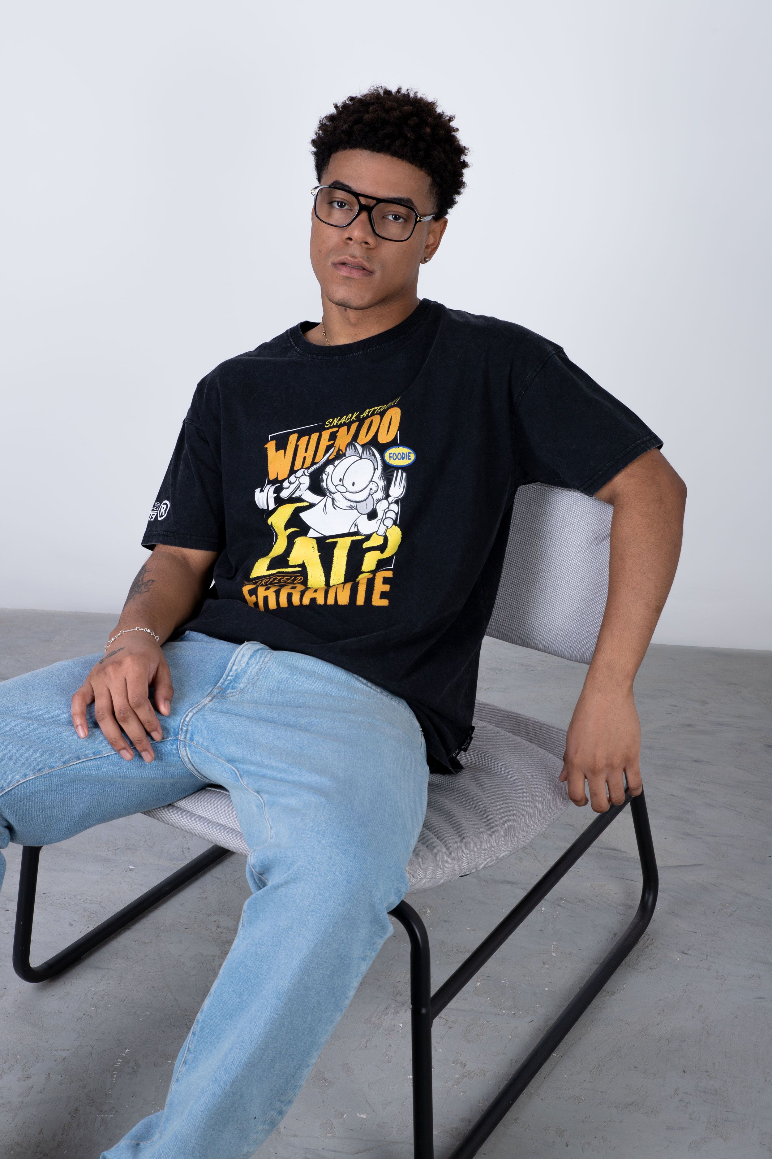 Polera Manga Corta Garfield Foodie Gris ERRANTE