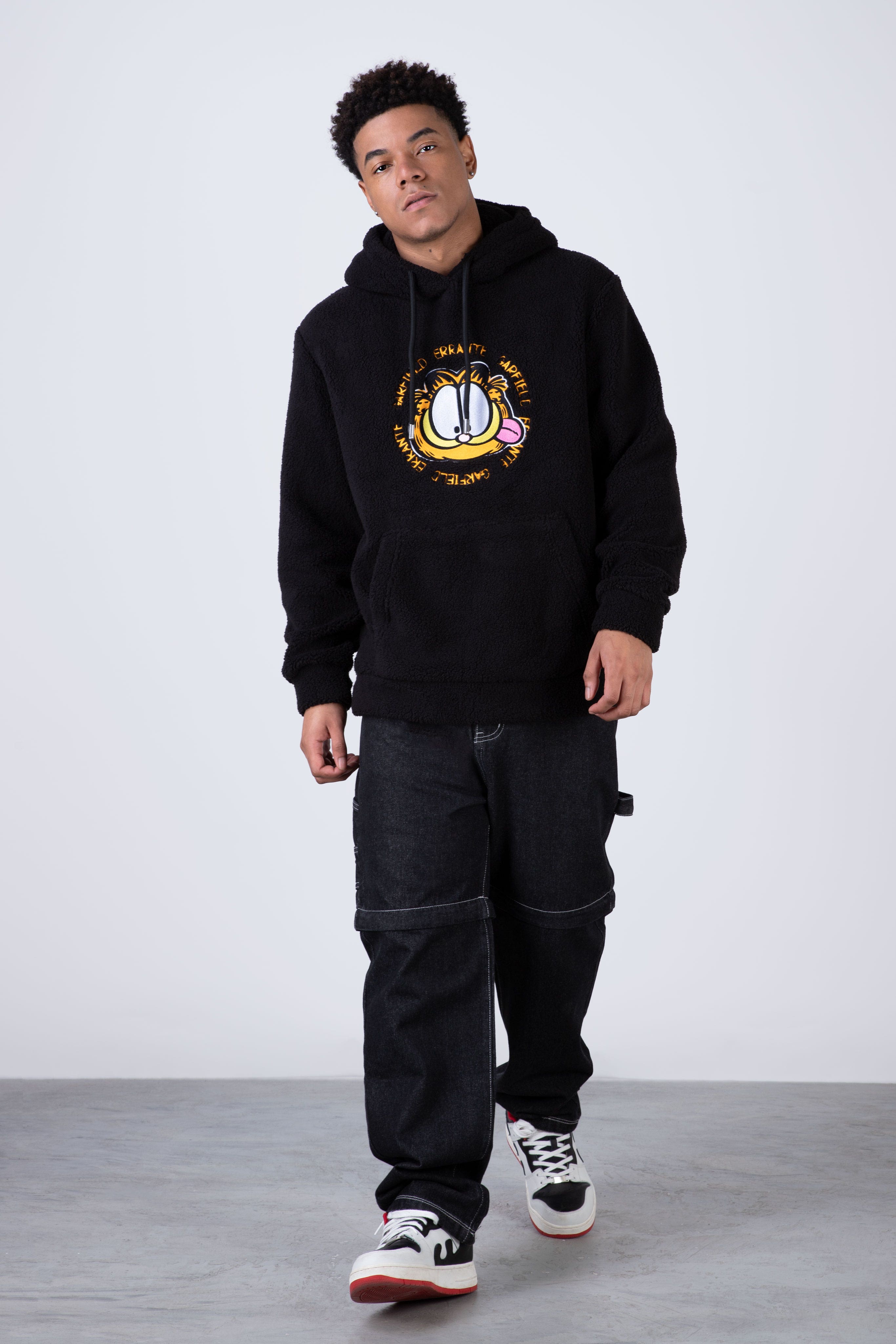 Poleron Polar Hood Garfield Softcrayon Negro ERRANTE