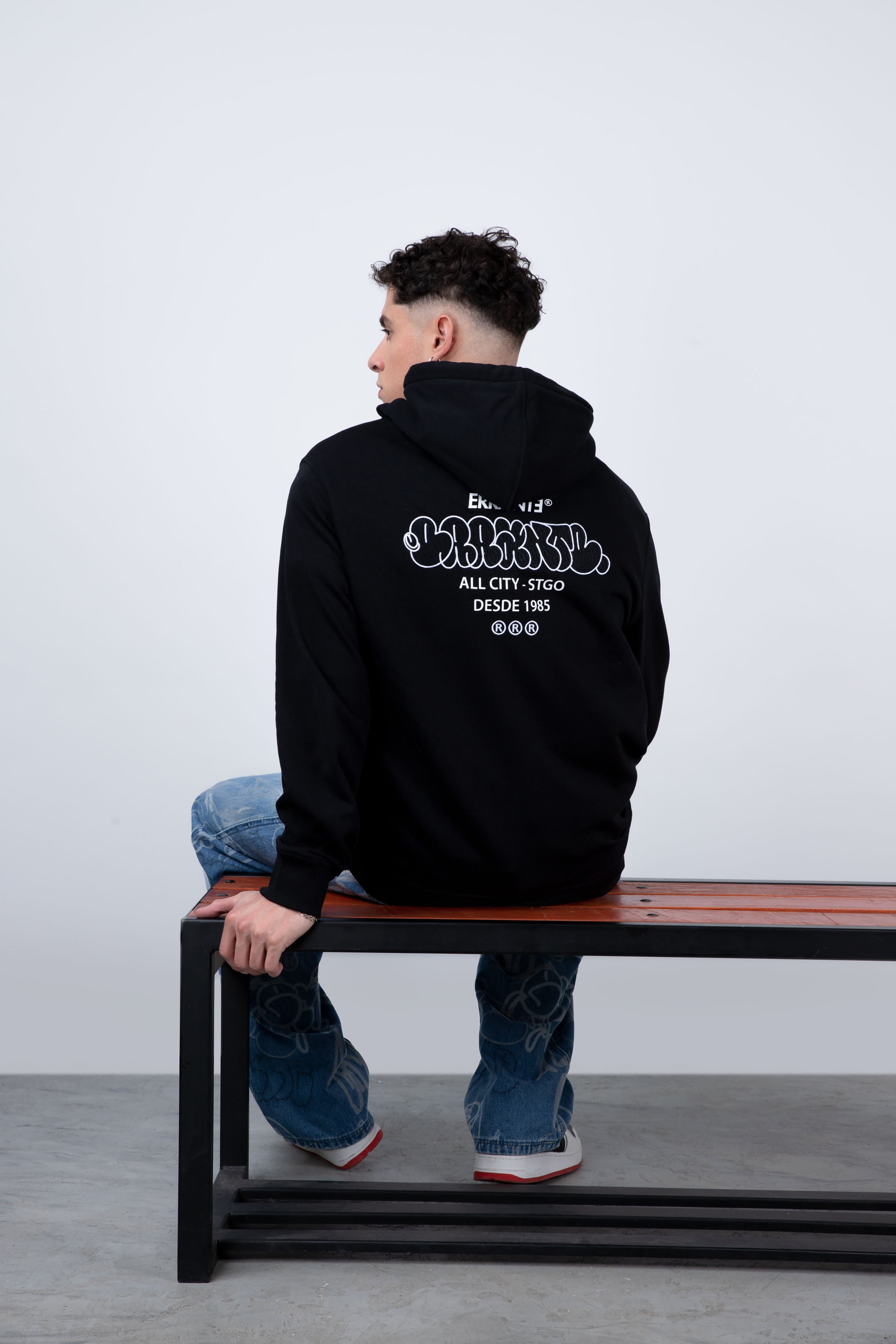 Poleron Con Cuello Graffo Negro