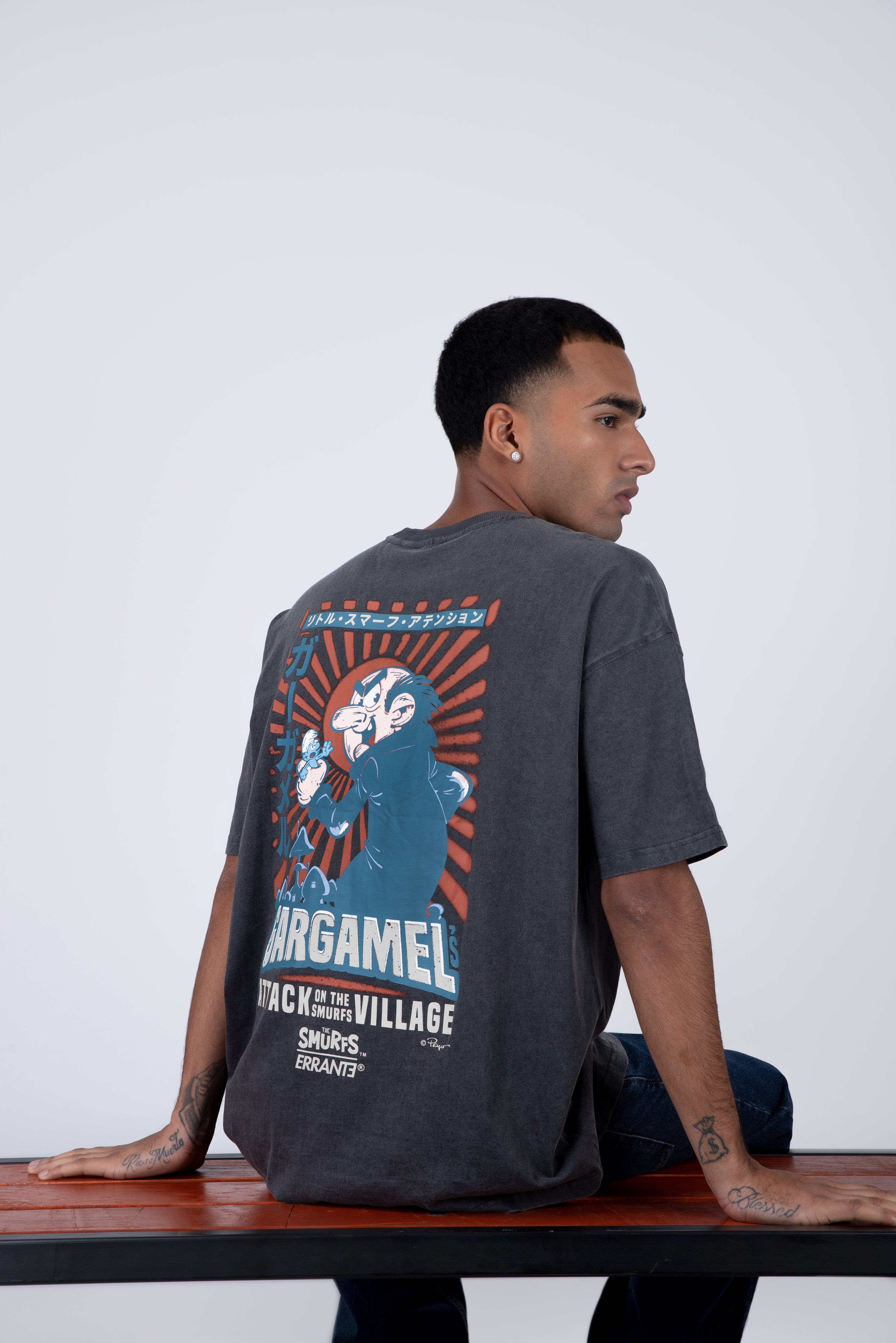 Polera Manga Corta Pitufos Scape Gris