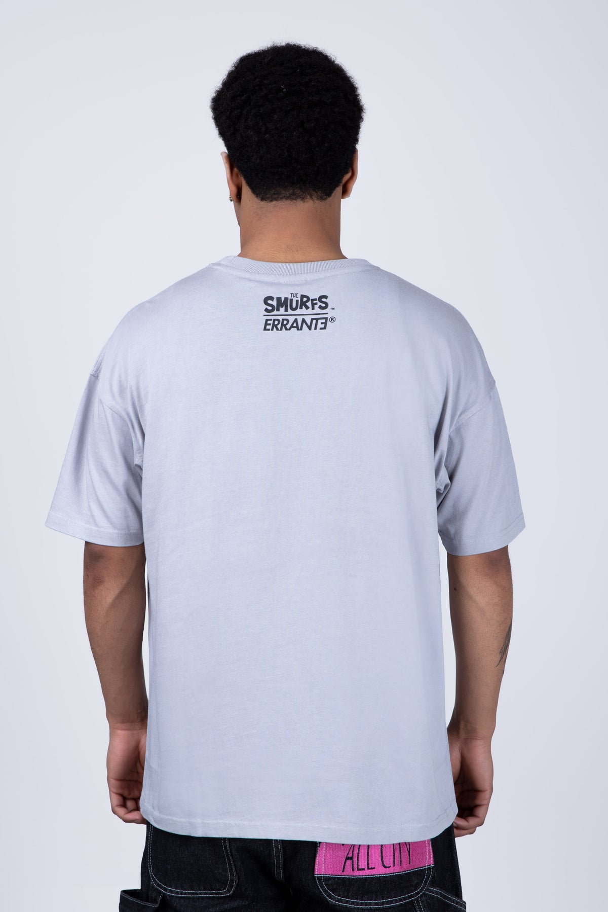 Polera Manga Corta Pitufos Angrysmurf Gris